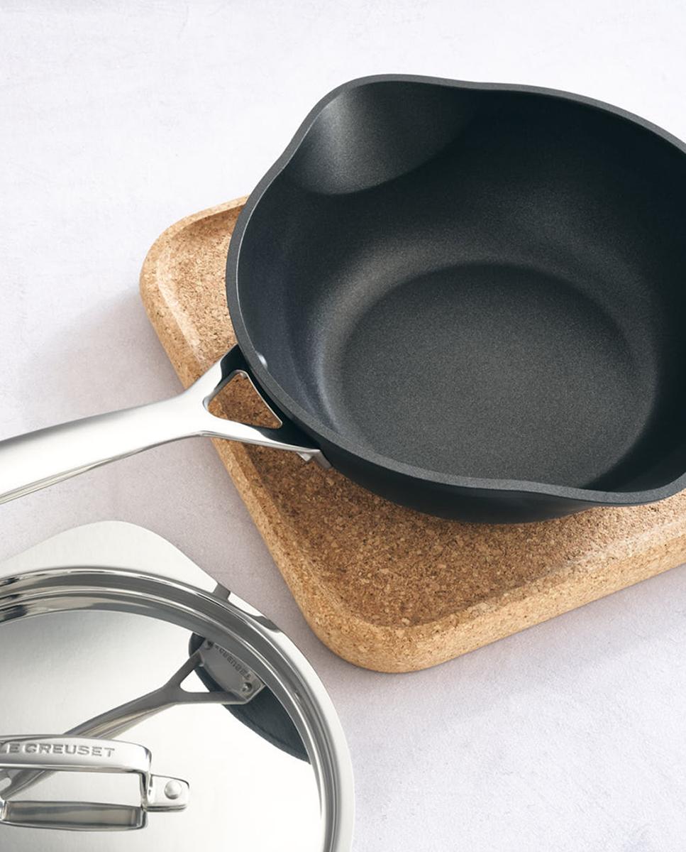Imagen 2 de Sartén alta de aluminio antiadherente con tapa Le Creuset - Negro Sartén de 24 cm Negro