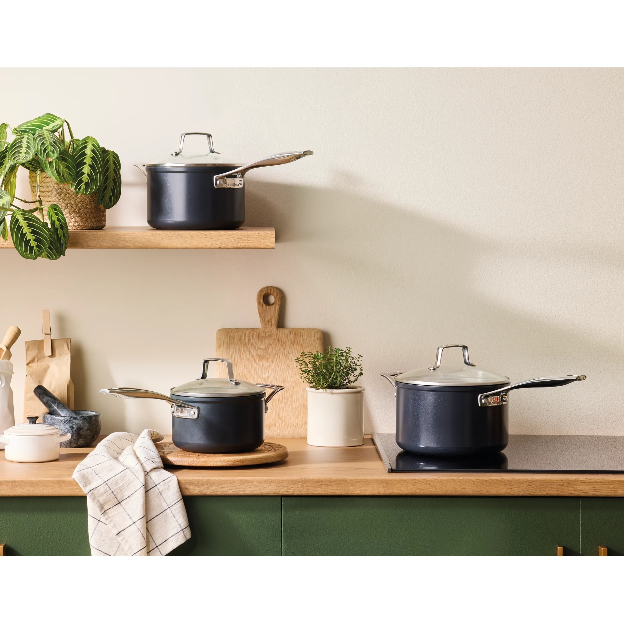 Imagen 4 de Cazo con tapa Ceramic de aluminio antiadherente con asa Le Creuset - Negro Cazo de 18 cm Negro
