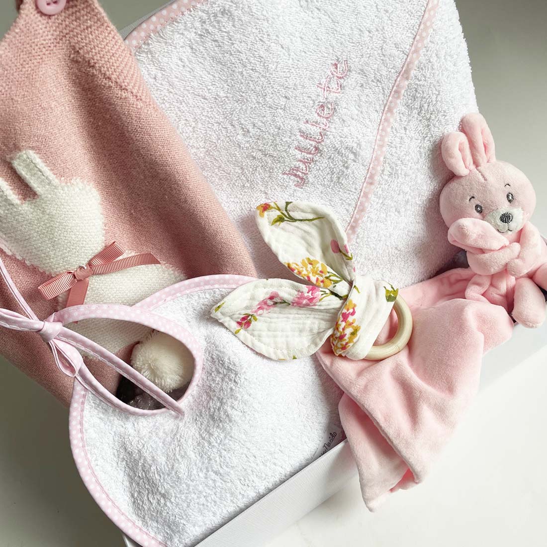 Imagen 0 de Canastilla El Recién Nacido ropa invierno personalizada con nombre Gris