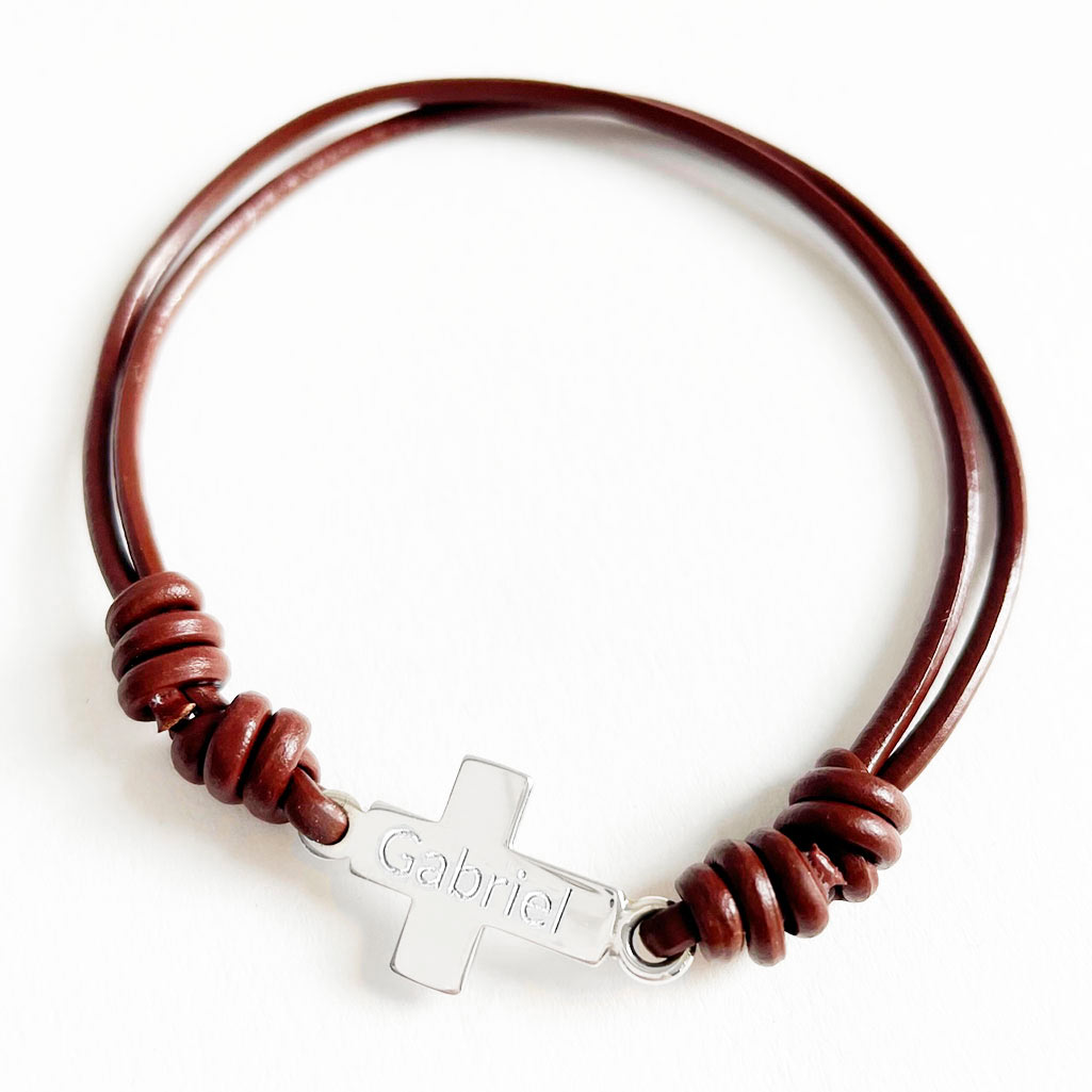 Brazalete cruz El Recién Nacido de cuero con cruz de plata personalizada con nombre Azul Azul-1