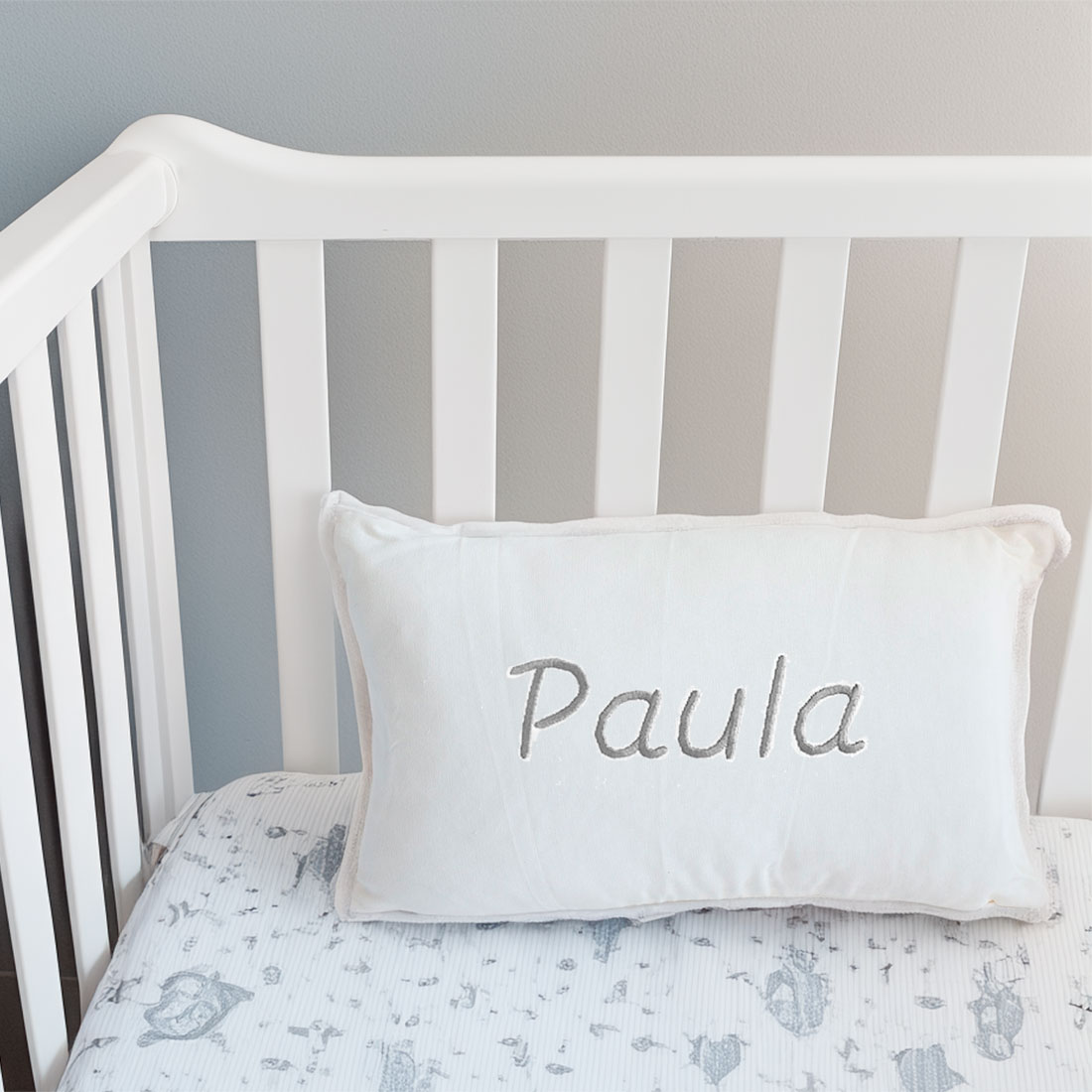 Cojín infantil rectangular El Recién Nacido personalizable con nombre bordado - Gris Gris-3