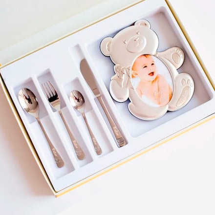 Pack regalo El Recién Nacido de cubiertos y marco de fotos en plata · El Recién Nacido · El Corte In...