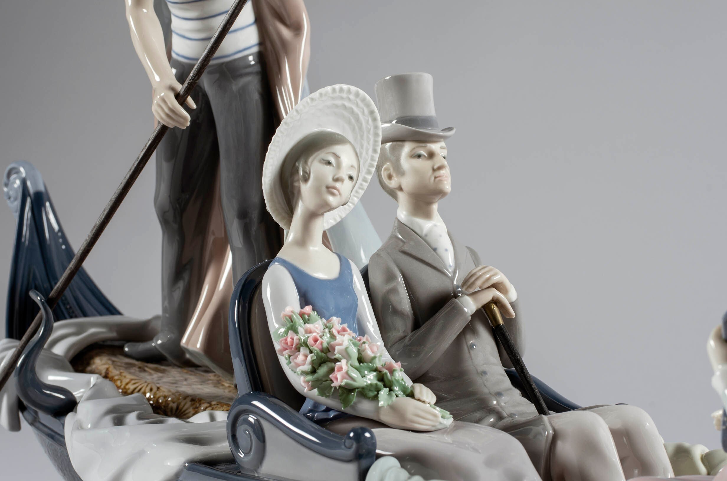 Imagen 4 de Figura Decorativa novios En la góndola. Serie numerada Lladró - Blanco Blanco