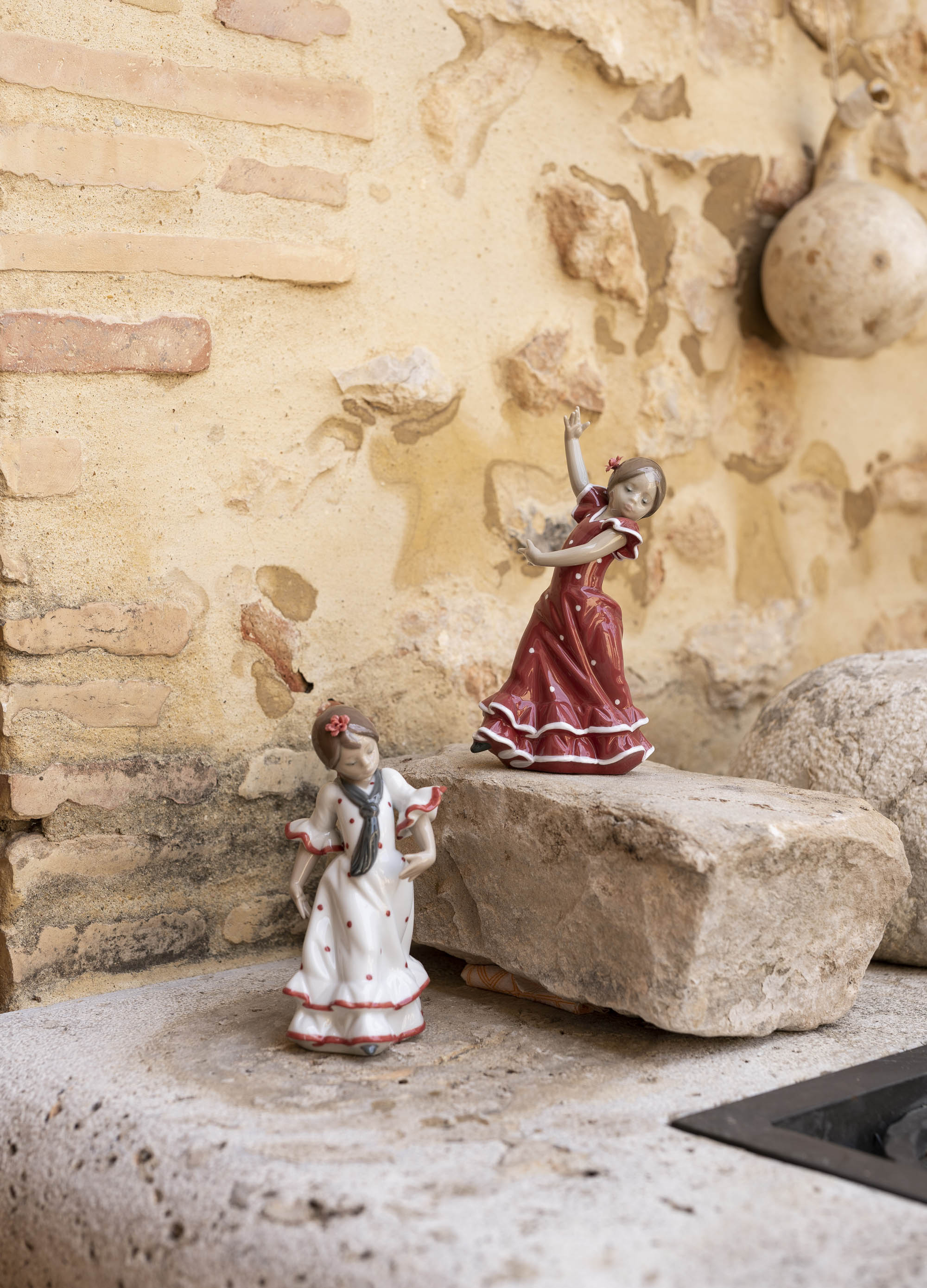 Imagen 4 de Figura Bailaorita con los brazos arriba. Rojo Lladró - Rojo / Blanco Rojo / Blanco