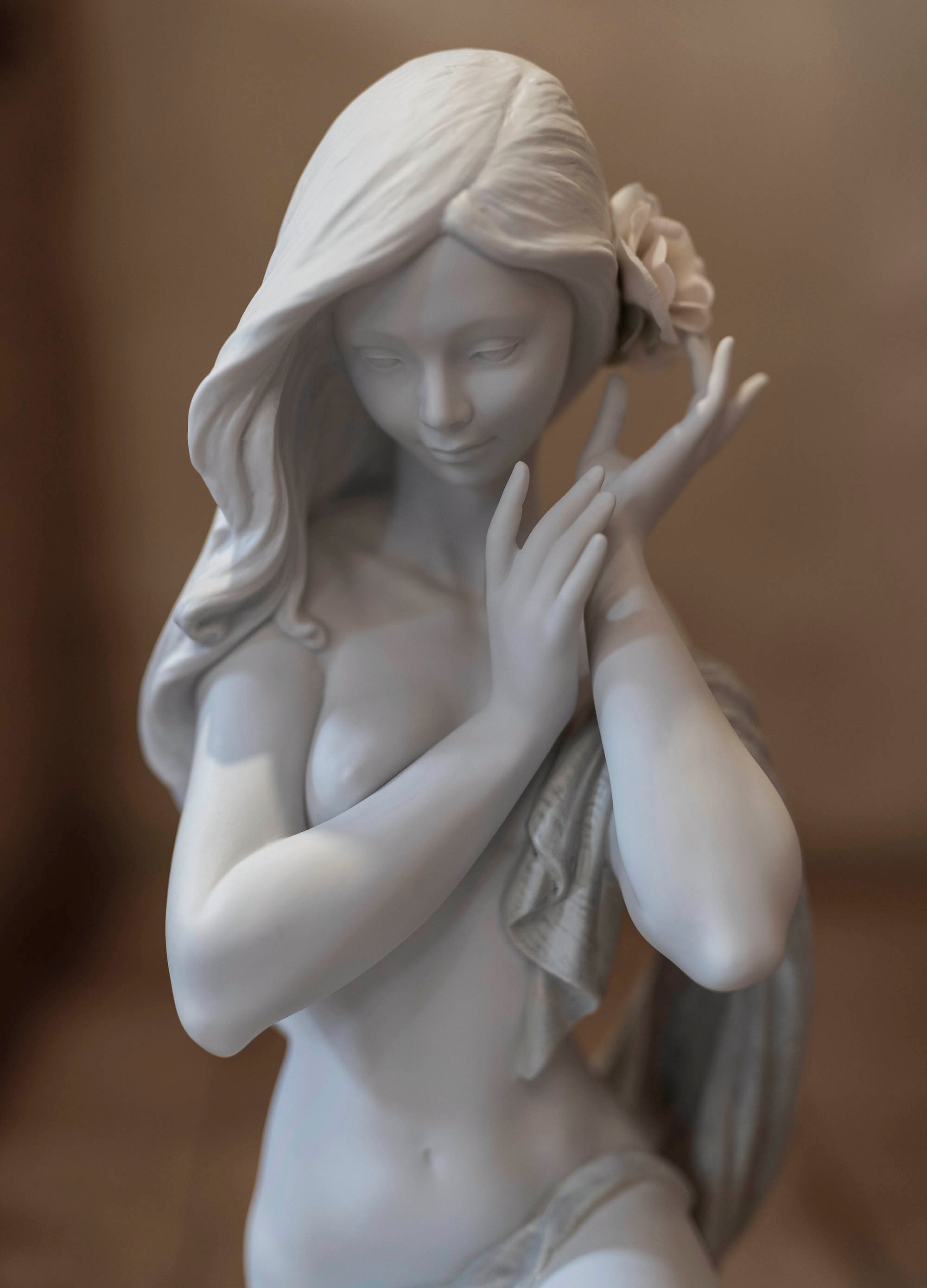 Imagen 4 de Figura Mujer Cándida luz de luna. Blanco. Serie limitada Lladró - Blanco Blanco