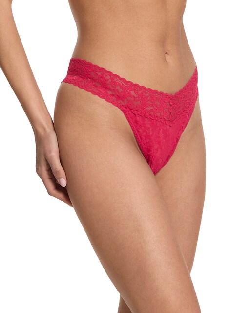 Imagen 0 de Tanga de encaje de talle alto en forma de V