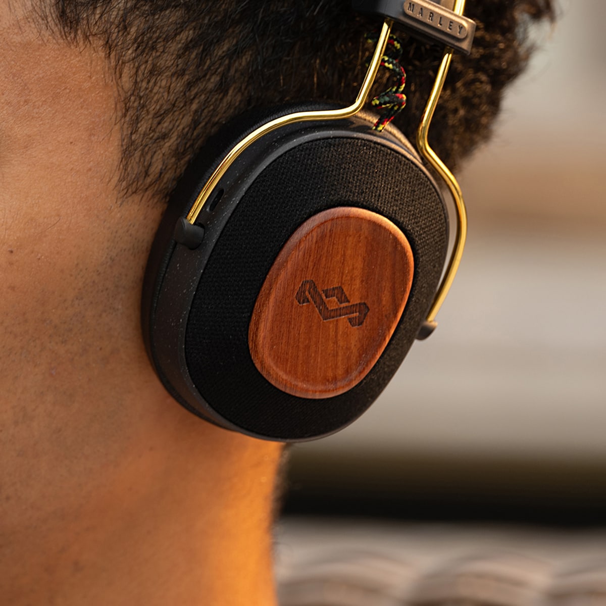Auriculares de diadema Bluetooth de The House of Marley Riddim