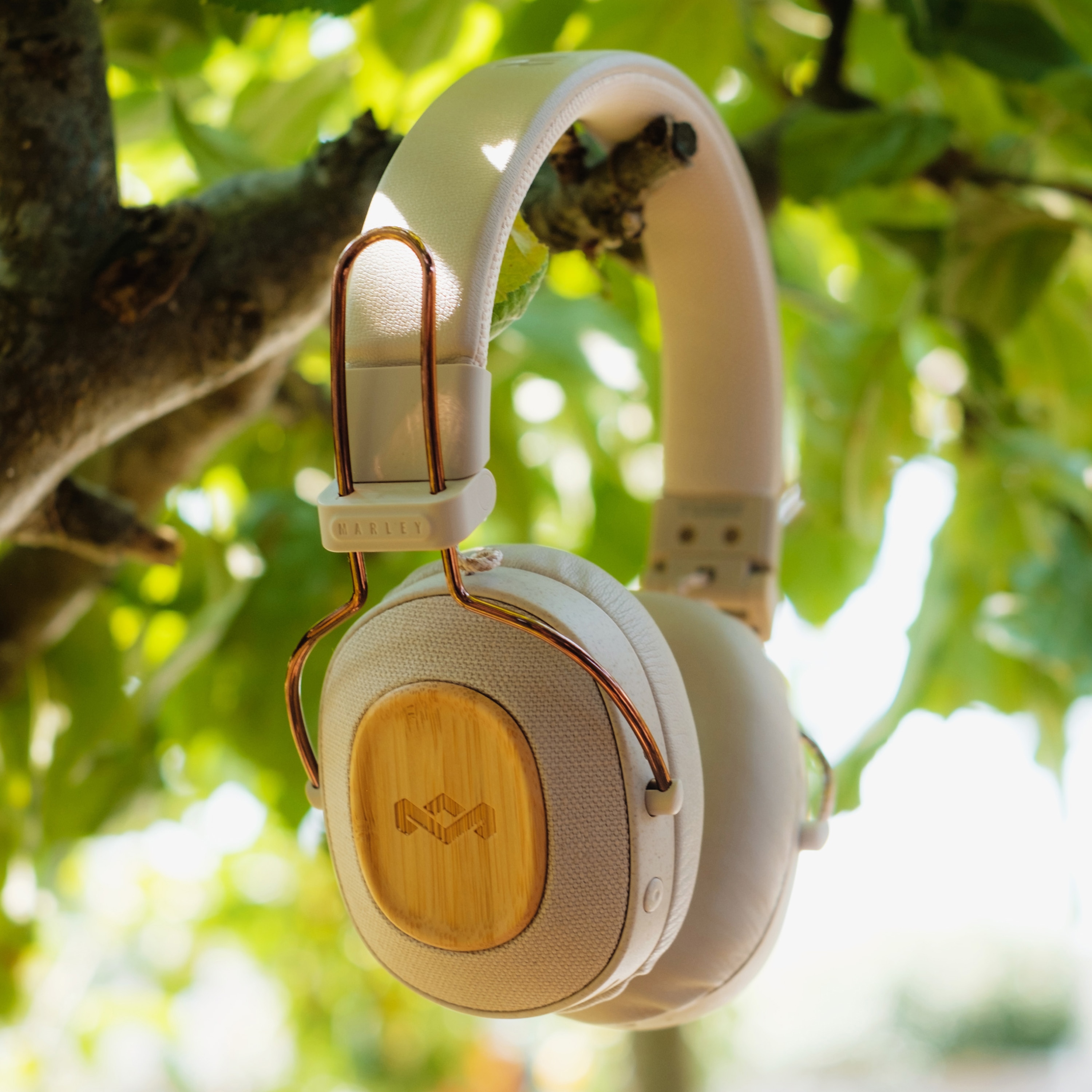 Auriculares de diadema Bluetooth de The House of Marley Riddim - Crema Crema-3