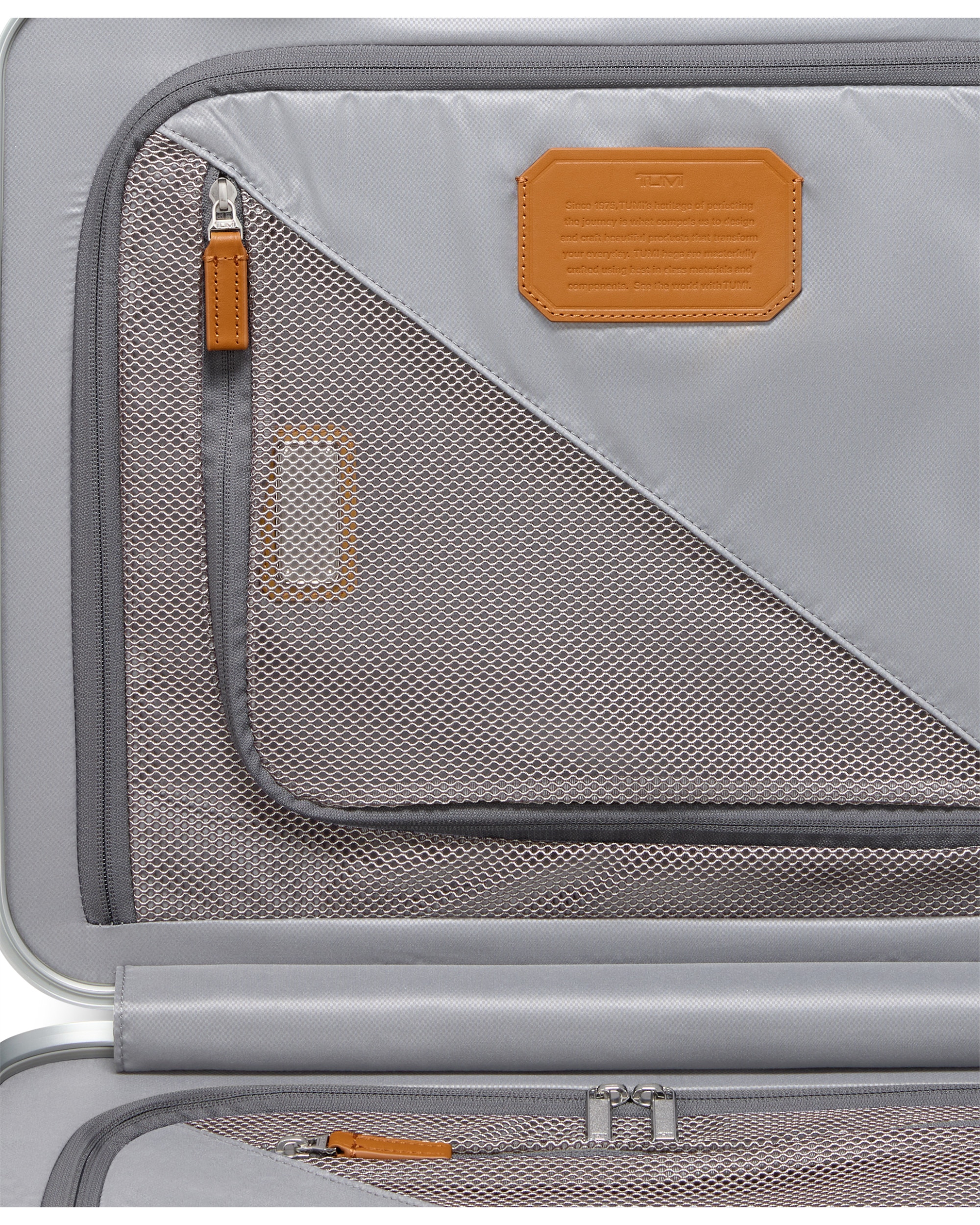 Imagen 3 de Maleta de cabina 19 degree aluminium rígida con capacidad de 35 litros - Tumi - Gris claro Gris claro