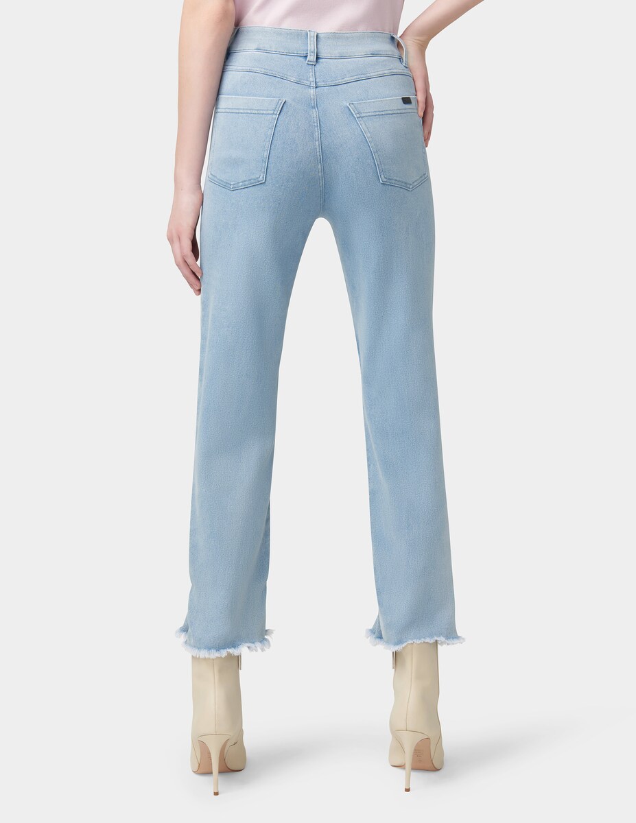 Pantalón de mujer ajustado con bajo en volante deshilachado · Hue