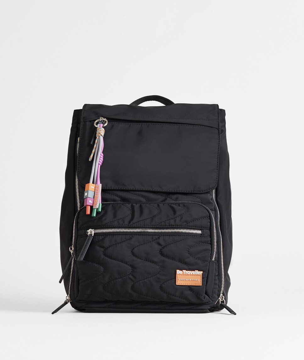 Mochila de mujer de nylon expandible color negro con cremallera