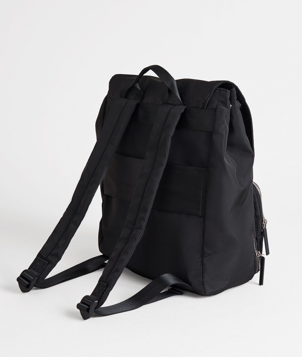 Mochila de mujer de nylon expandible color negro con cremallera