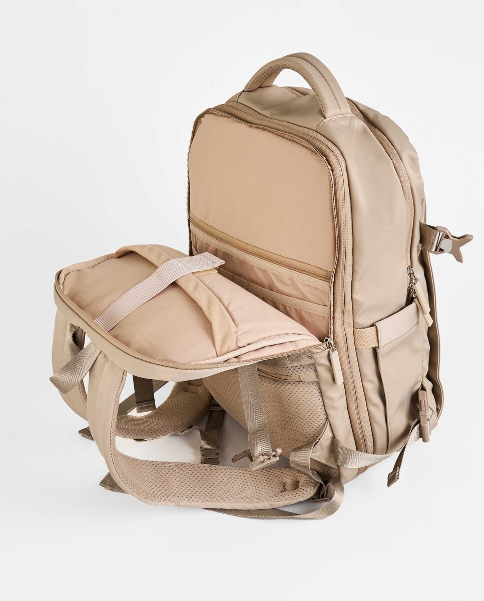 Mochila de mujer de viaje de nylon para color beige · PACOMARTINEZ