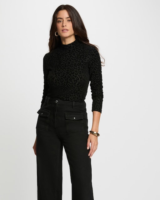 Imagen 0 de Camiseta de mujer cuello alto leopardo