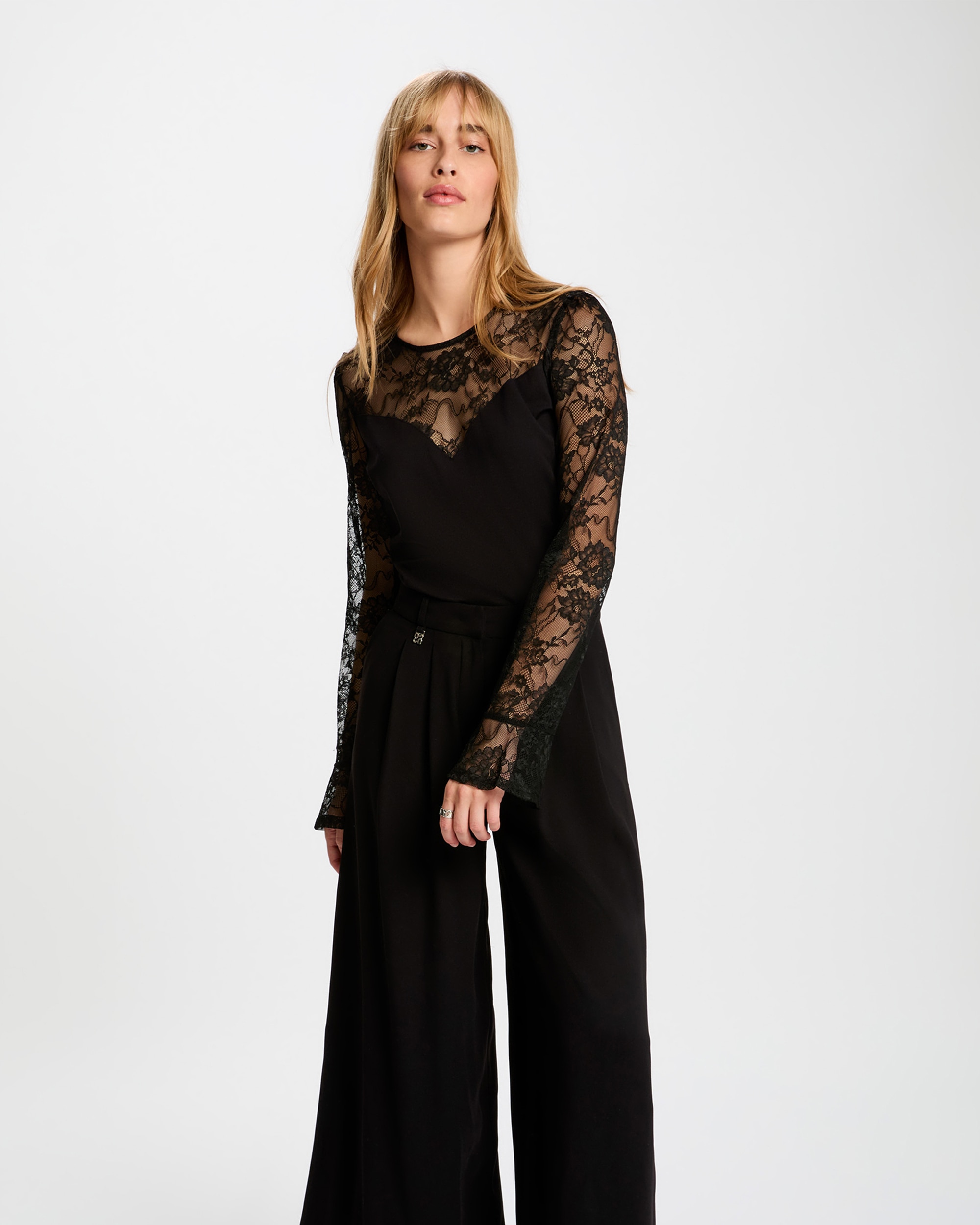 Morgan - Camiseta de mujer entallada de encaje.