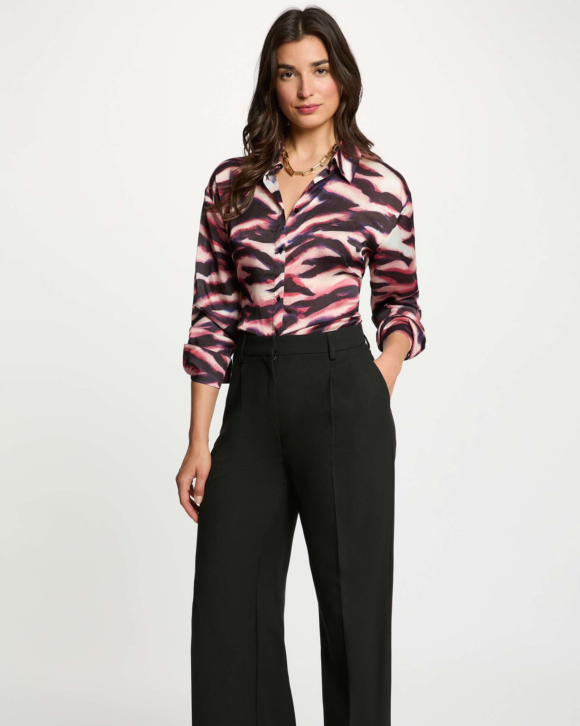 Morgan - Camisa de mujer fluida con cuello abierto.