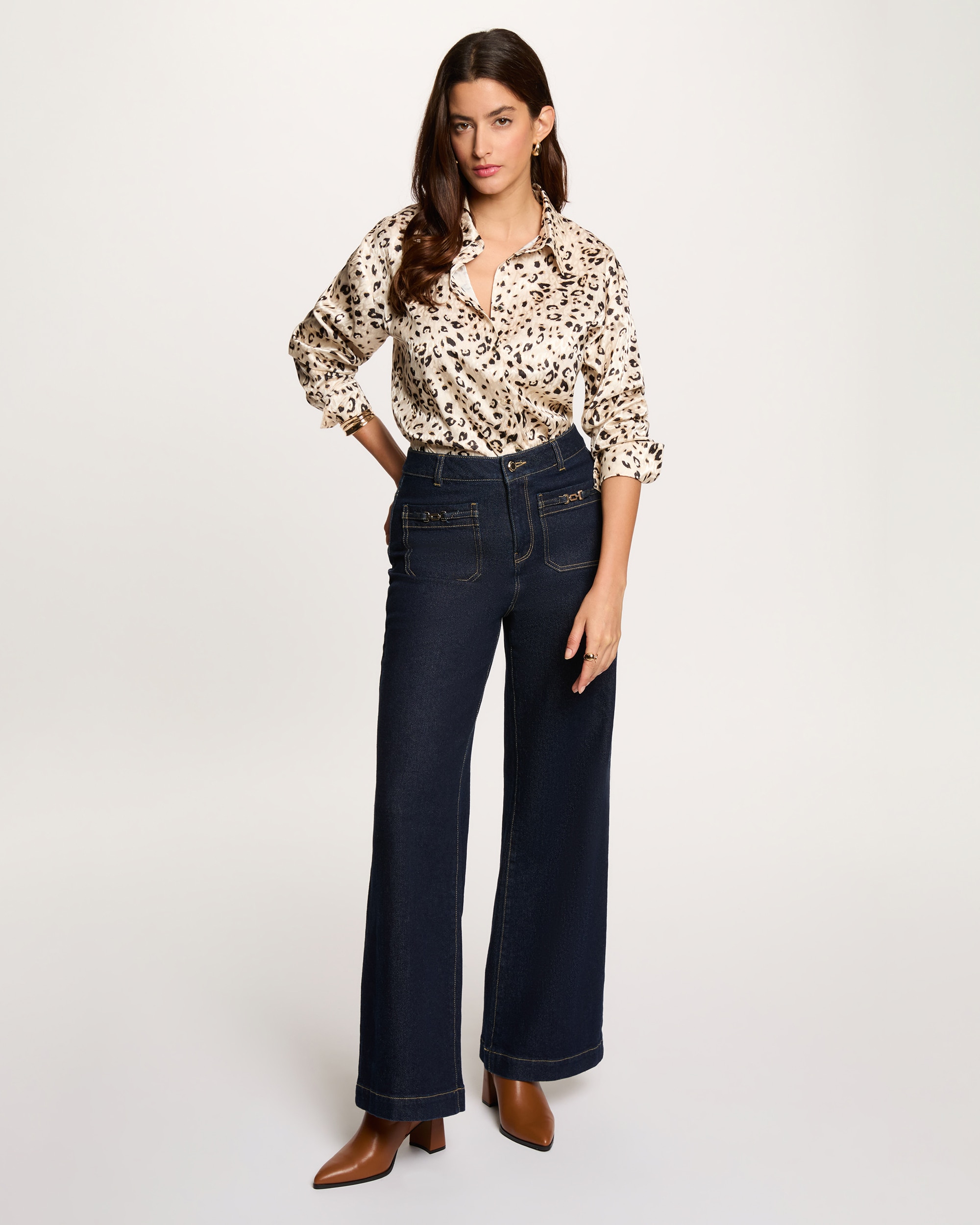 Morgan - Blusa de mujer con escote pico y estampado animalier.