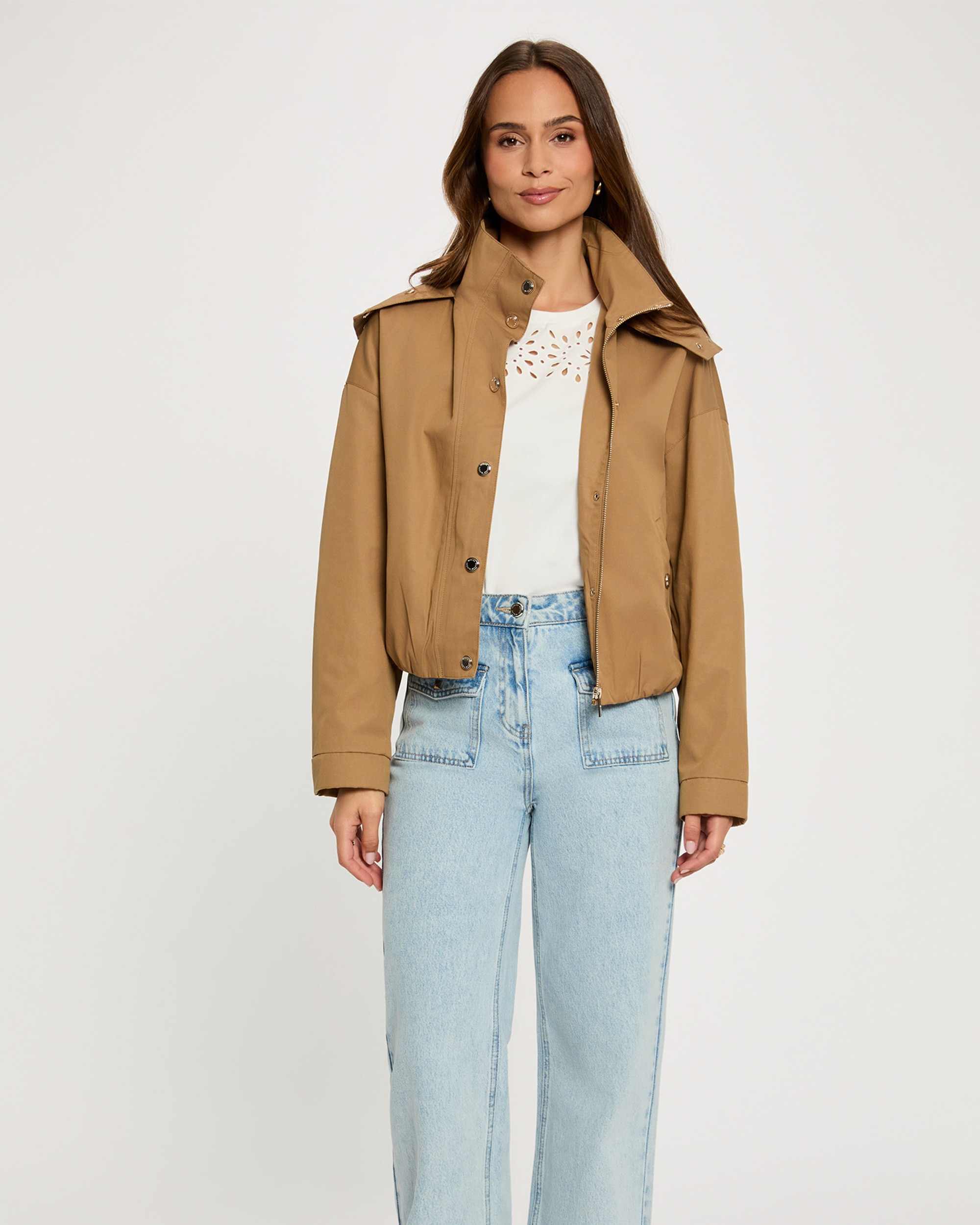 Morgan - Chaqueta de mujer corta con cuello alto.
