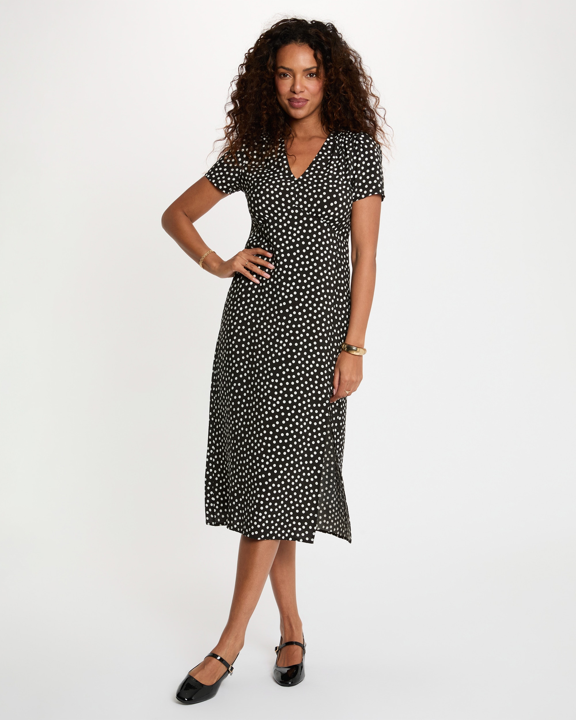 Morgan - Vestido midi con escote pico y estampado de lunares.