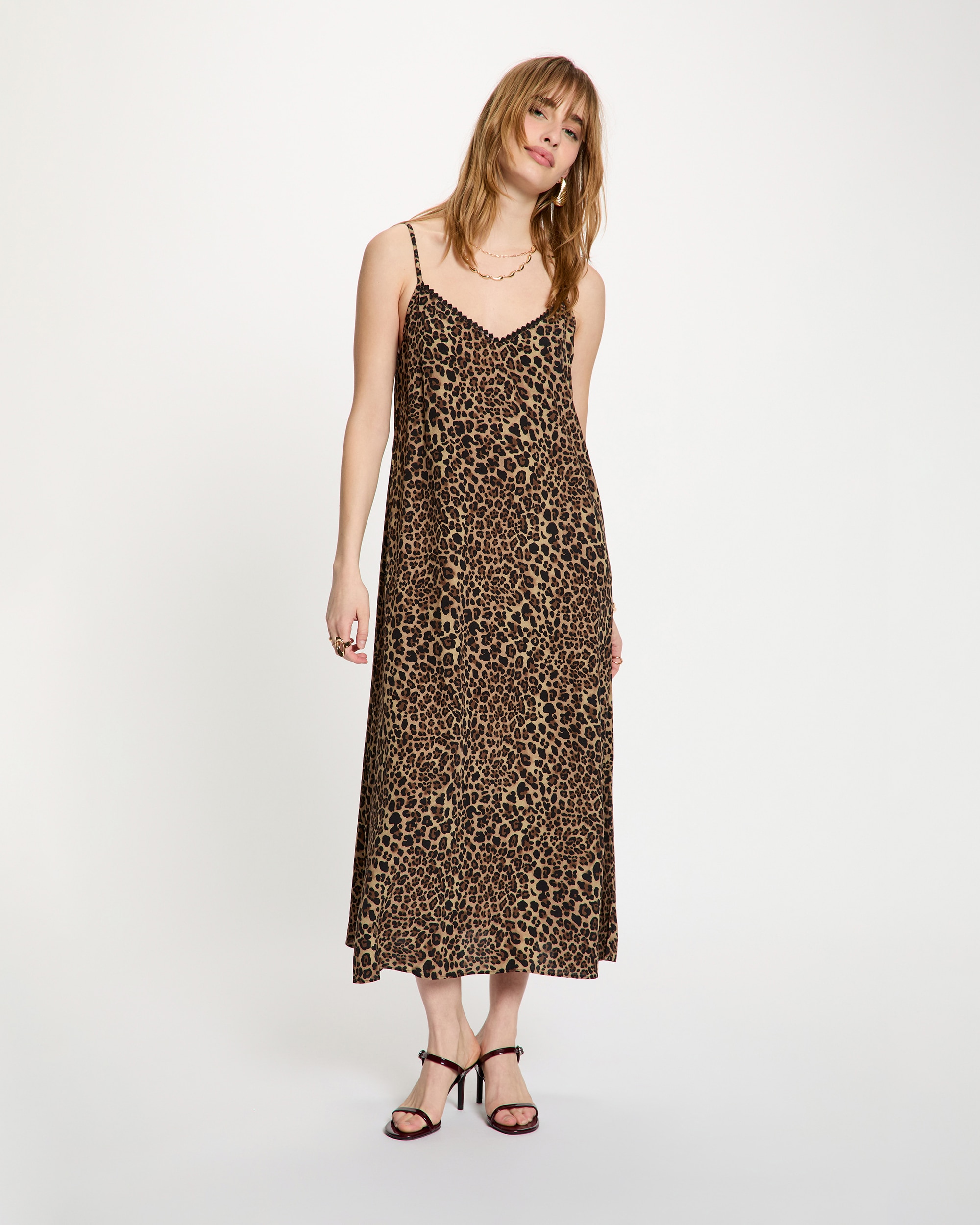 Morgan - Vestido largo fluido con estampado animalier.