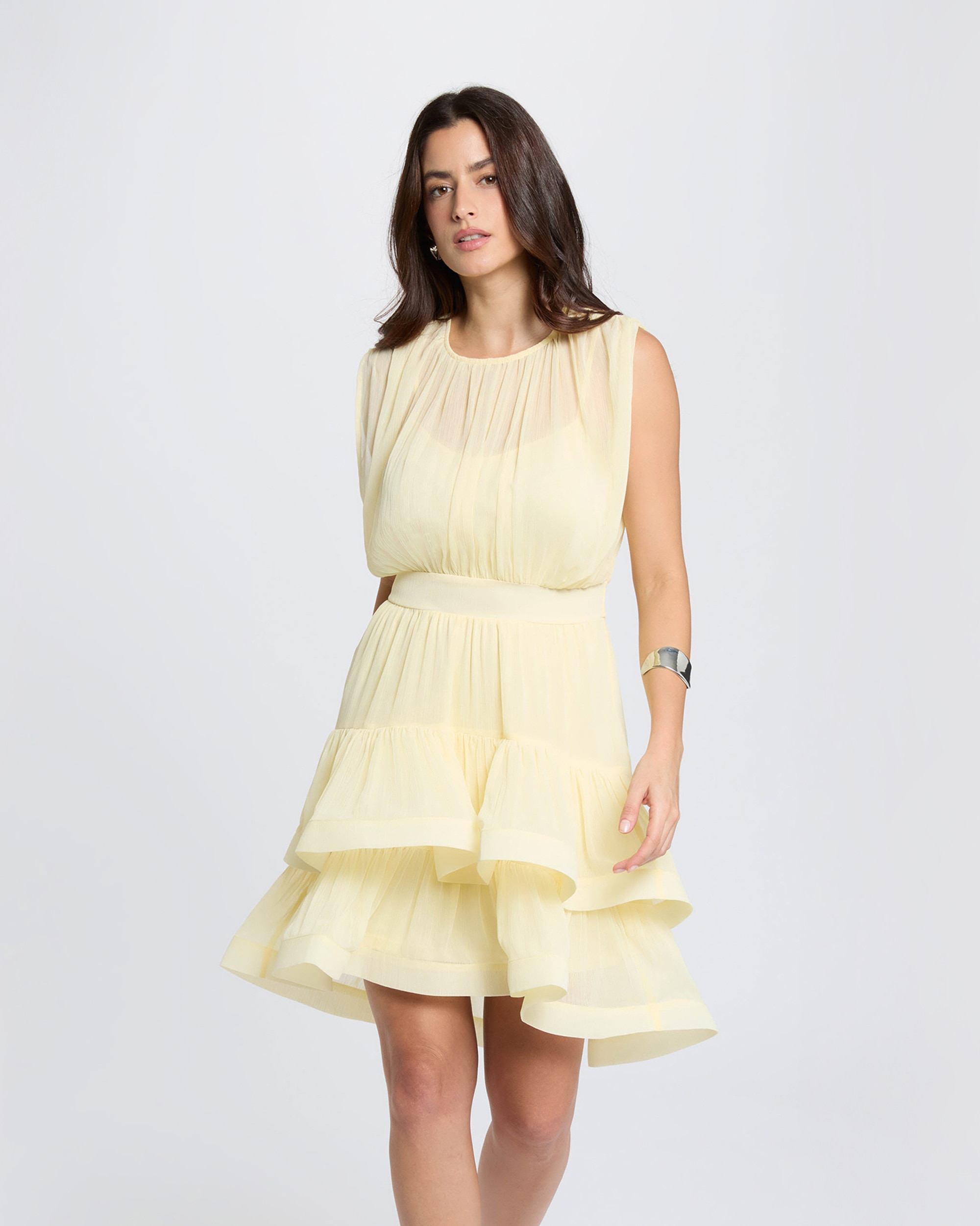 Morgan - Vestido corto con cuello redondo y cintura fruncida.