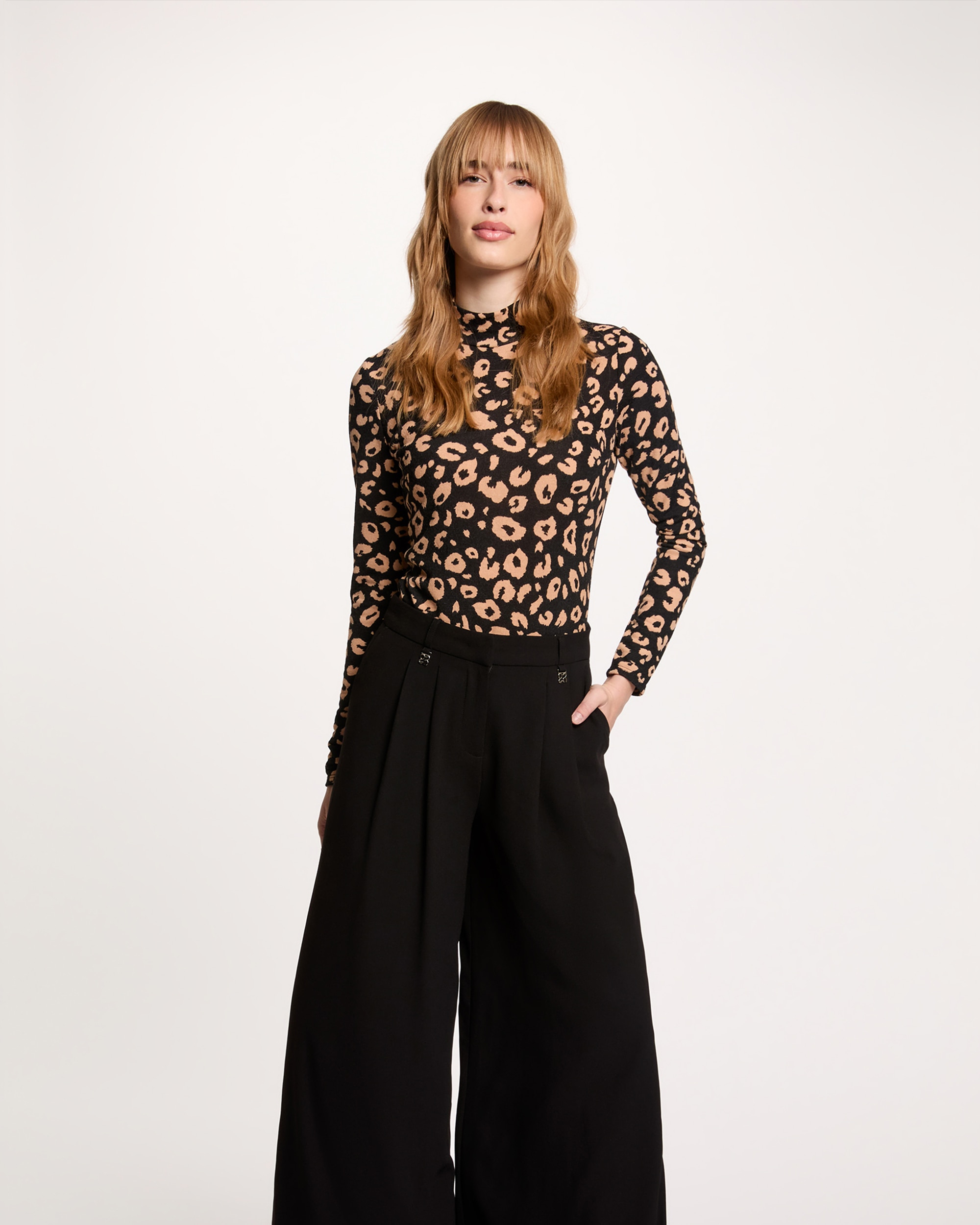 Morgan - Camiseta de mujer ajustada cuello alto.