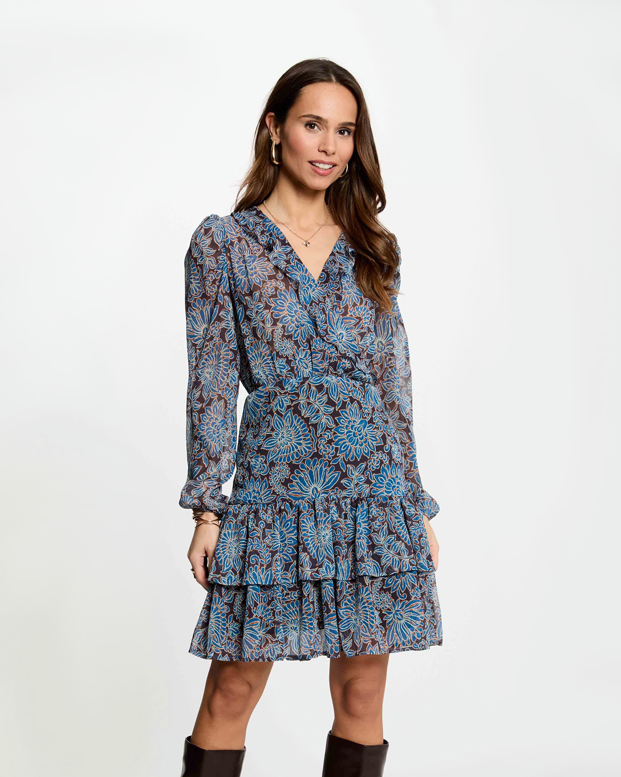 Morgan - Vestido corto ajustado con escote pico.