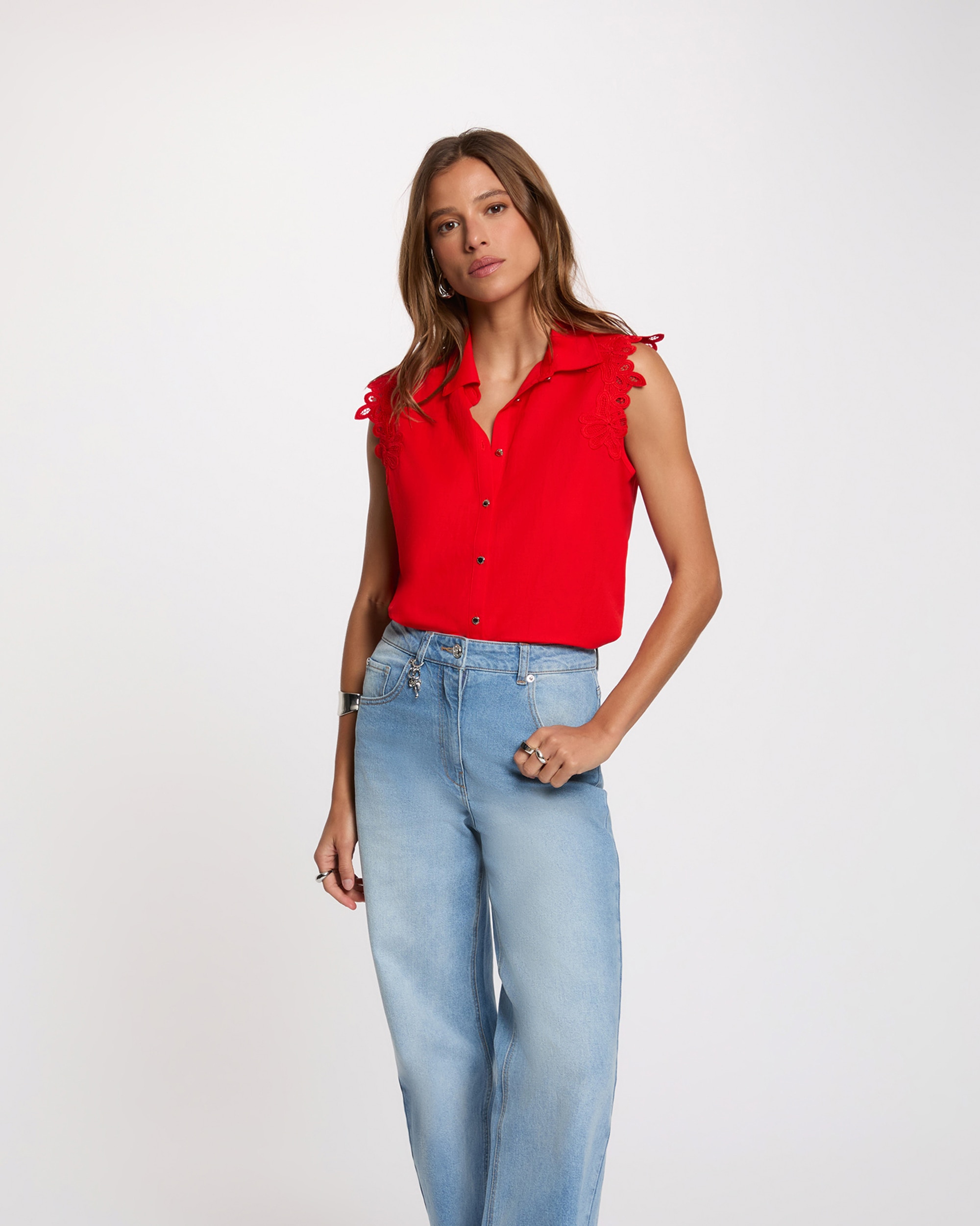 Imagen 0 de Camisa de mujer sin mangas con detalles bordados Azul marino