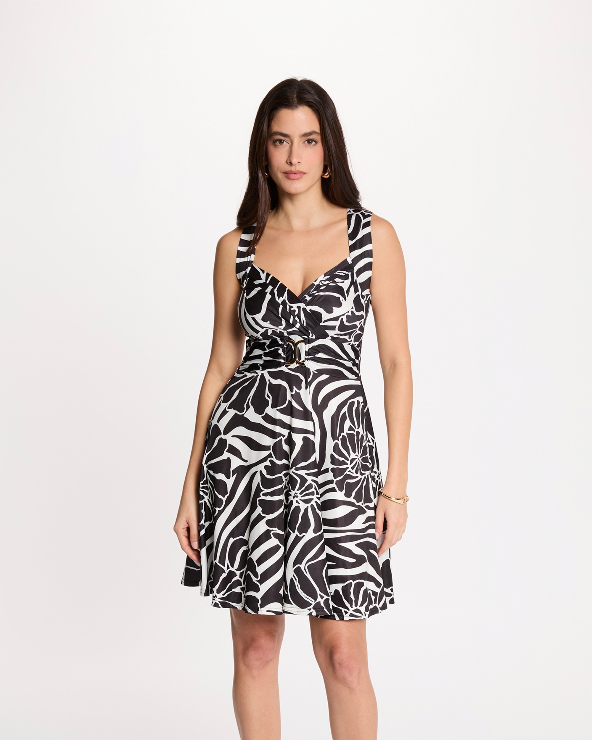 Morgan - Vestido corto con tirantes anchos.