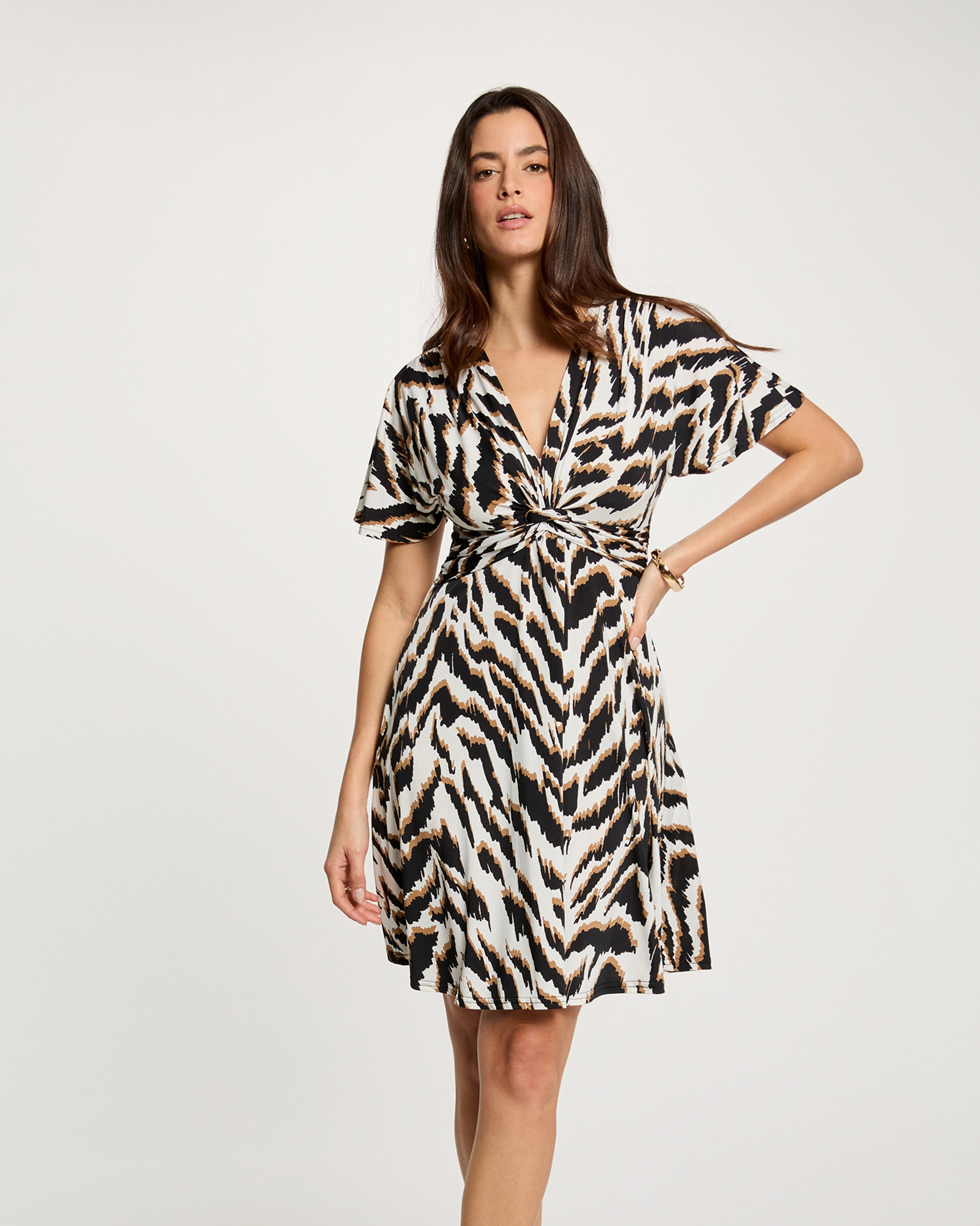 Morgan - Vestido corto con escote pico.
