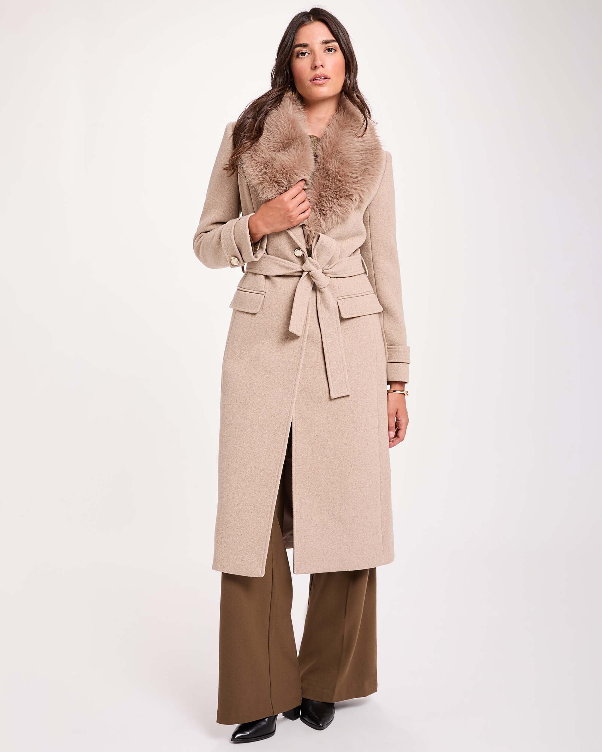 Imagen 0 de Abrigo de paño de mujer en lana Beige