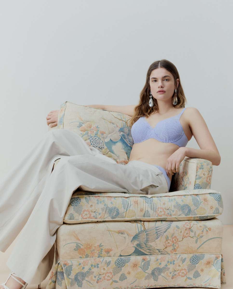 Imagen 0 de Sujetador de mujer preformado de tejido memory y encaje suave de la línea floral touch Beige