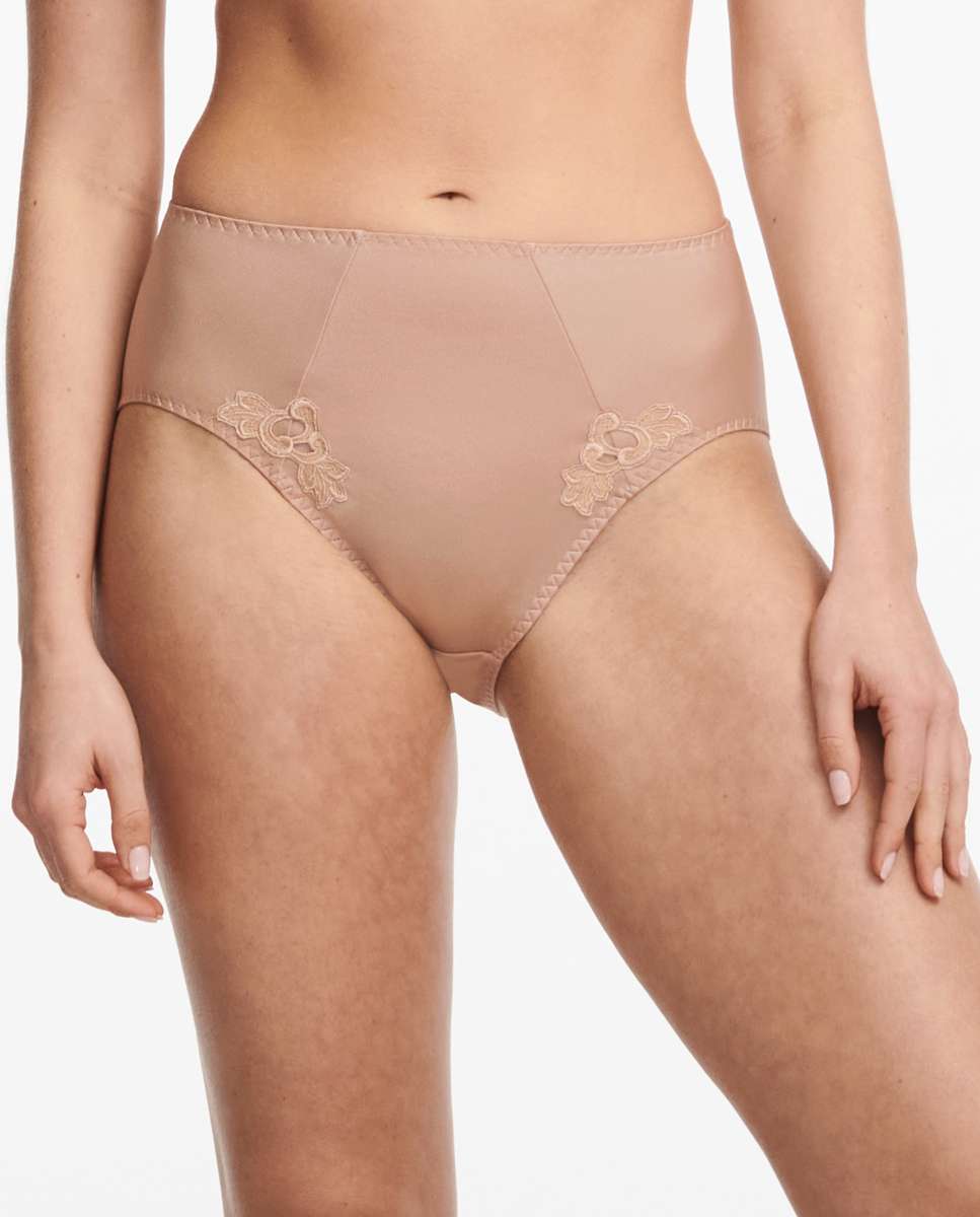 Chantelle - Braga alta reductora con guipure línea hedona.