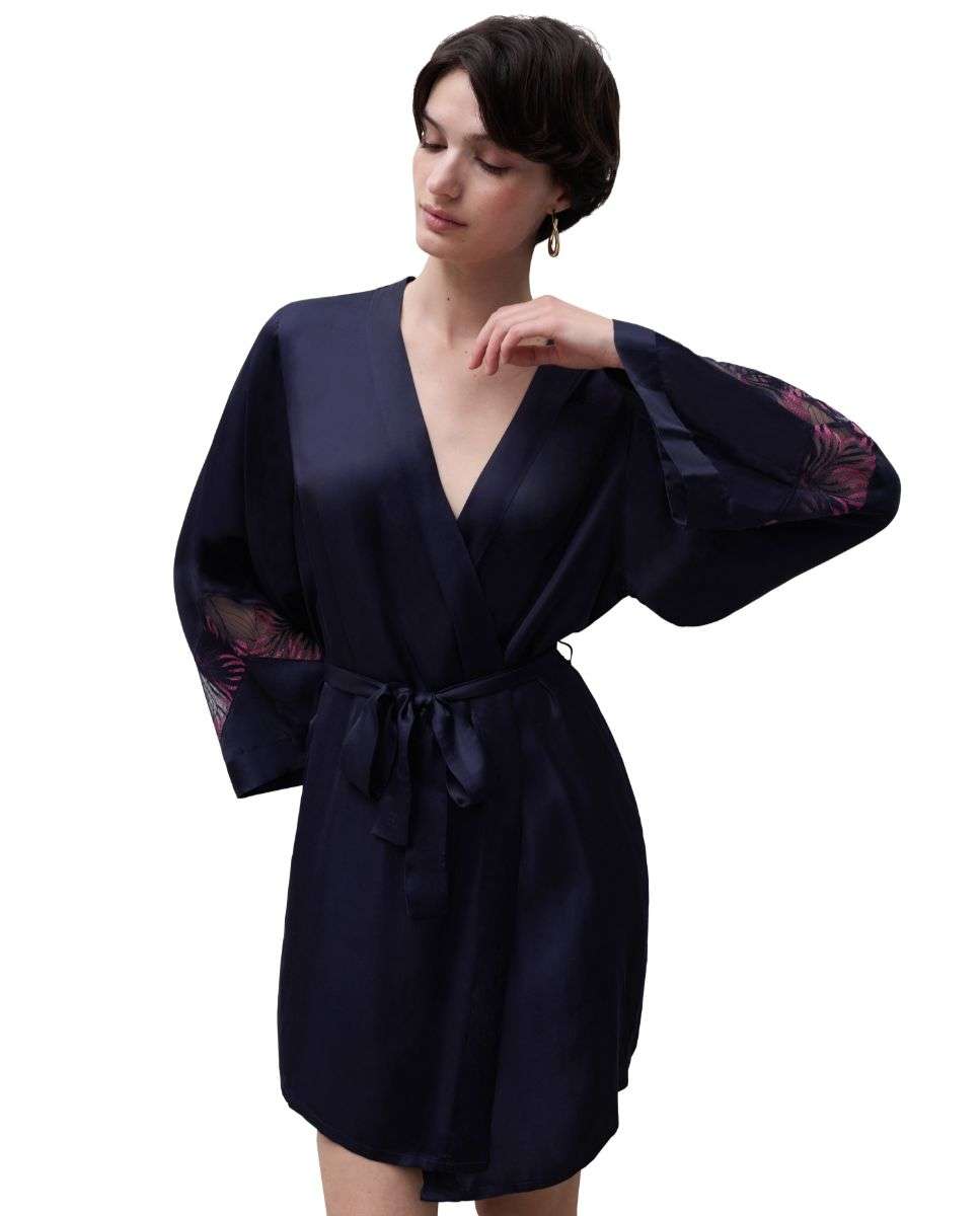 Camisón kimono tacto sedoso con encaje floral y transparencias línea legend