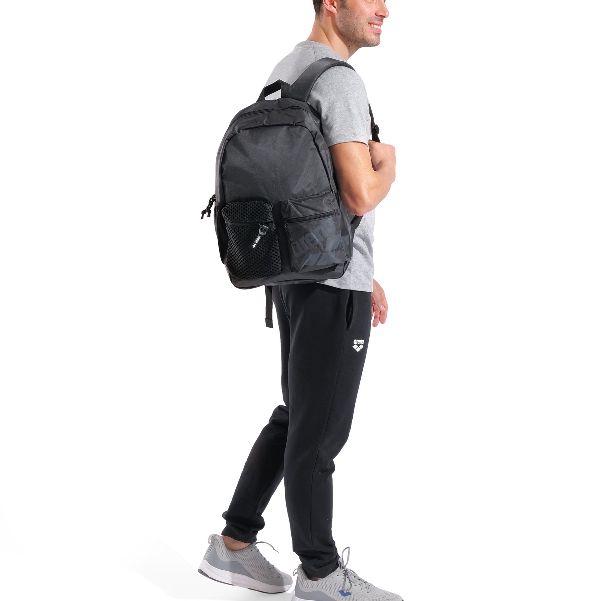 Arena - Mochila para deporte y natación One Go 30L Arena.