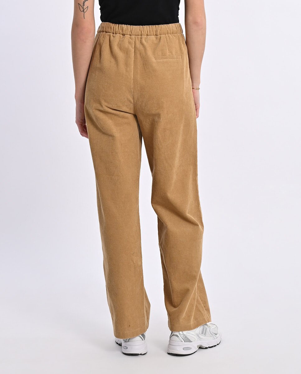 Pantalón de mujer largo detalle pliegues - Lili Sidonio - Marrón claro Marrón claro-2