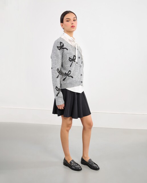 Imagen 0 de Falda corta bordada de tiro alto