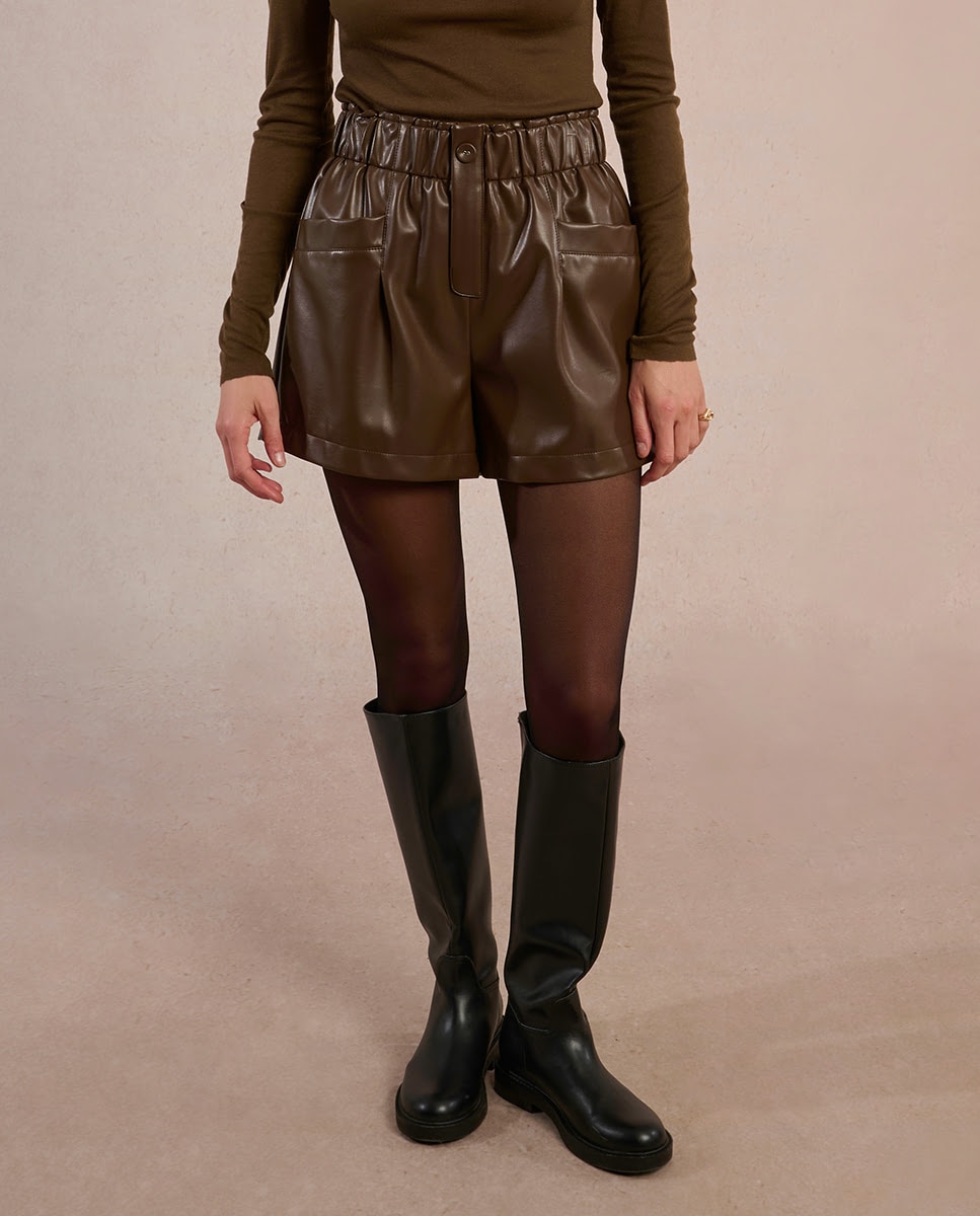 Short de mujer efecto cuero con bolsillos - Molly Bracken - Marrón Marrón-2