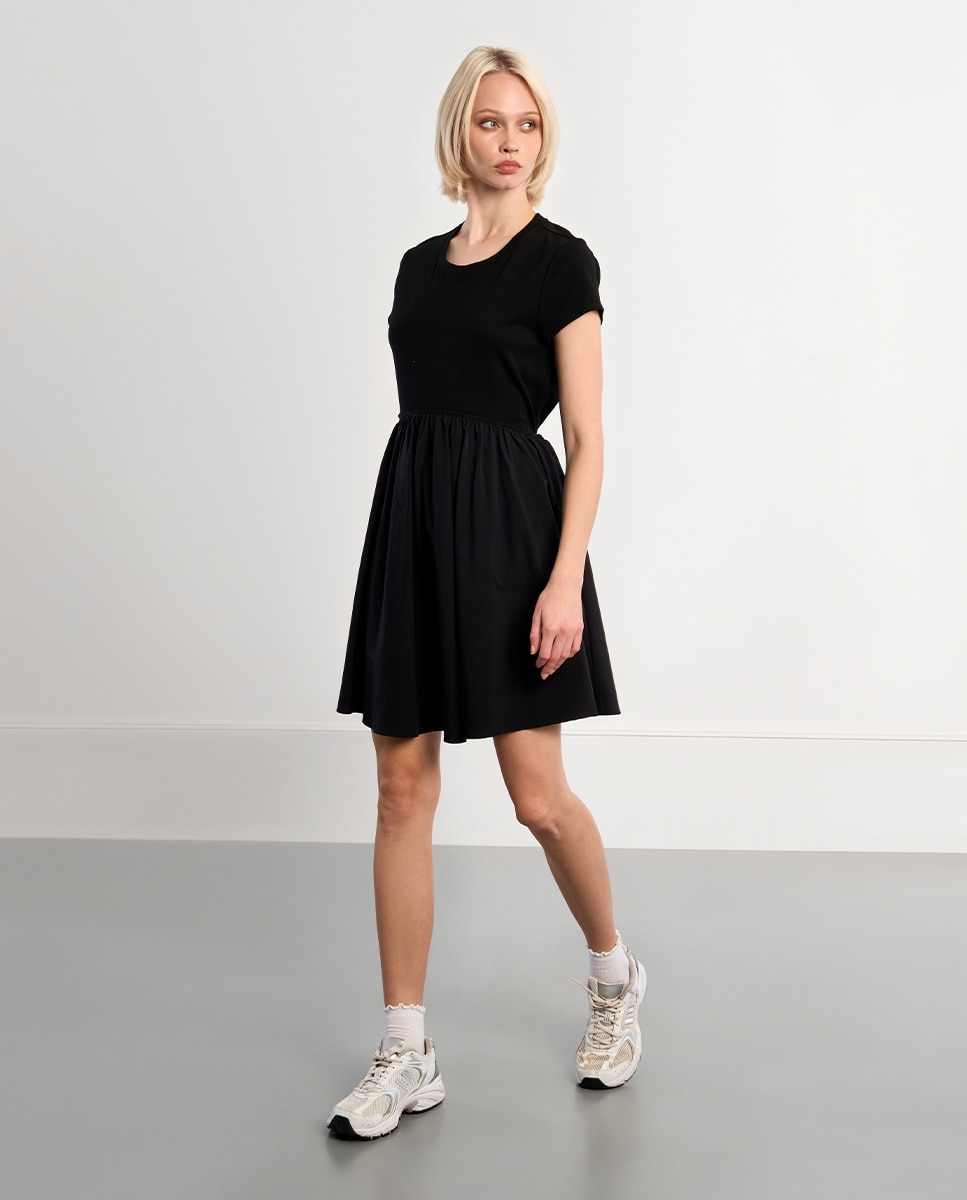 Lili Sidonio - Vestido de manga corta detalle pliegues.