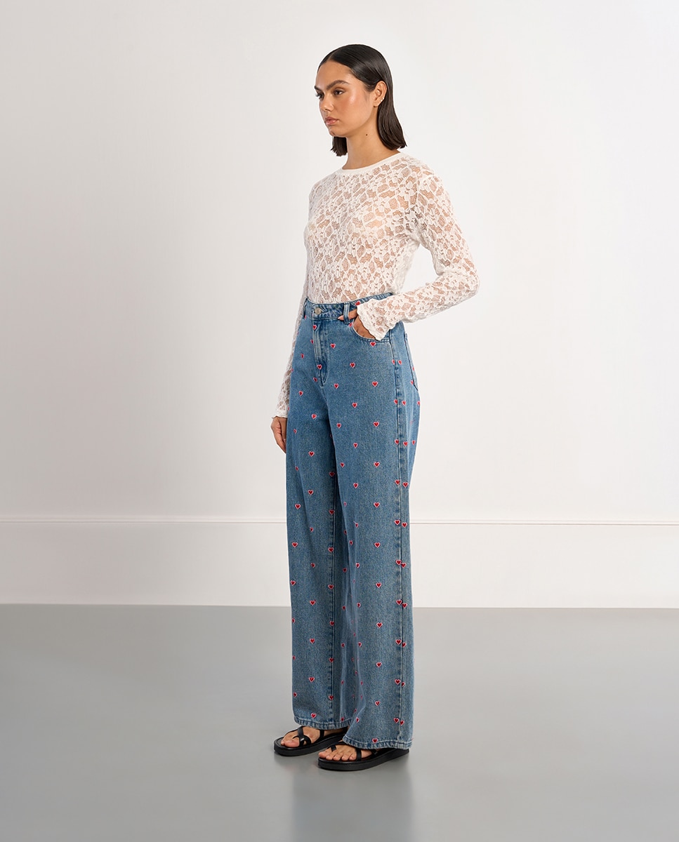 Lili Sidonio - Pantalón de mujer vaquero estampado corazones.