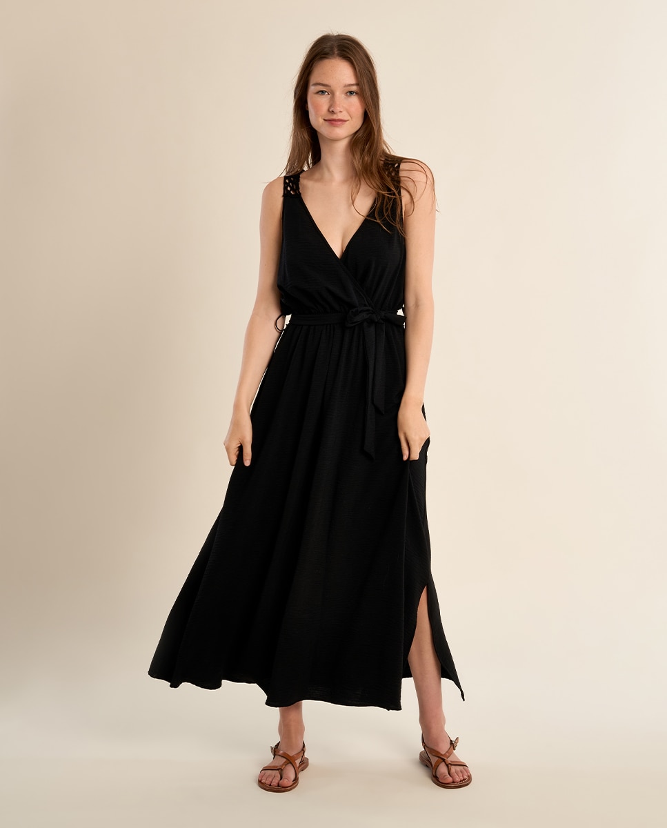 Molly Bracken - Vestido largo de manga sisa con detalles bordados.