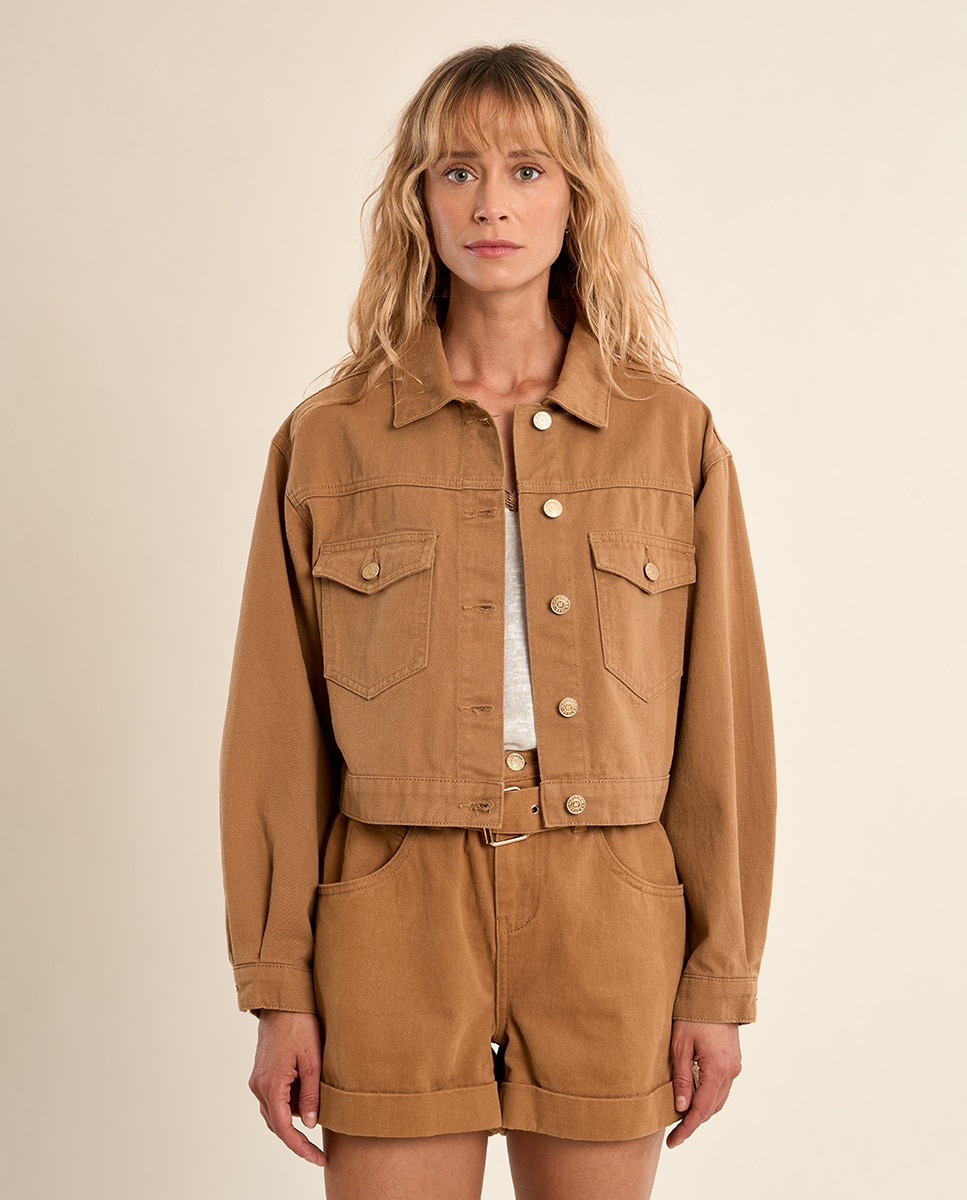 Cazadora vaquera de mujer corta detalle bolsillos - Molly Bracken - Camel Camel-2