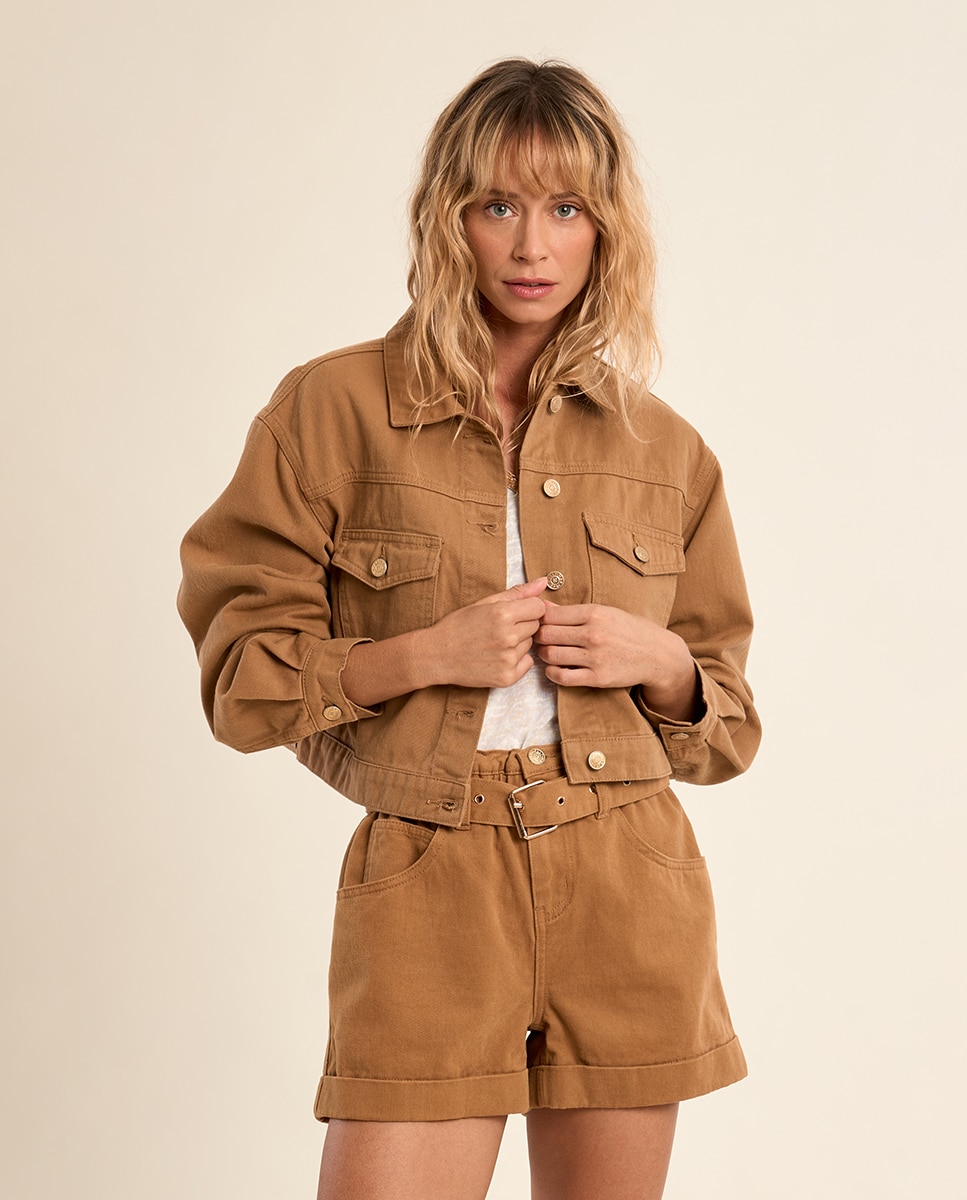 Cazadora vaquera de mujer corta detalle bolsillos - Molly Bracken - Camel Camel-4