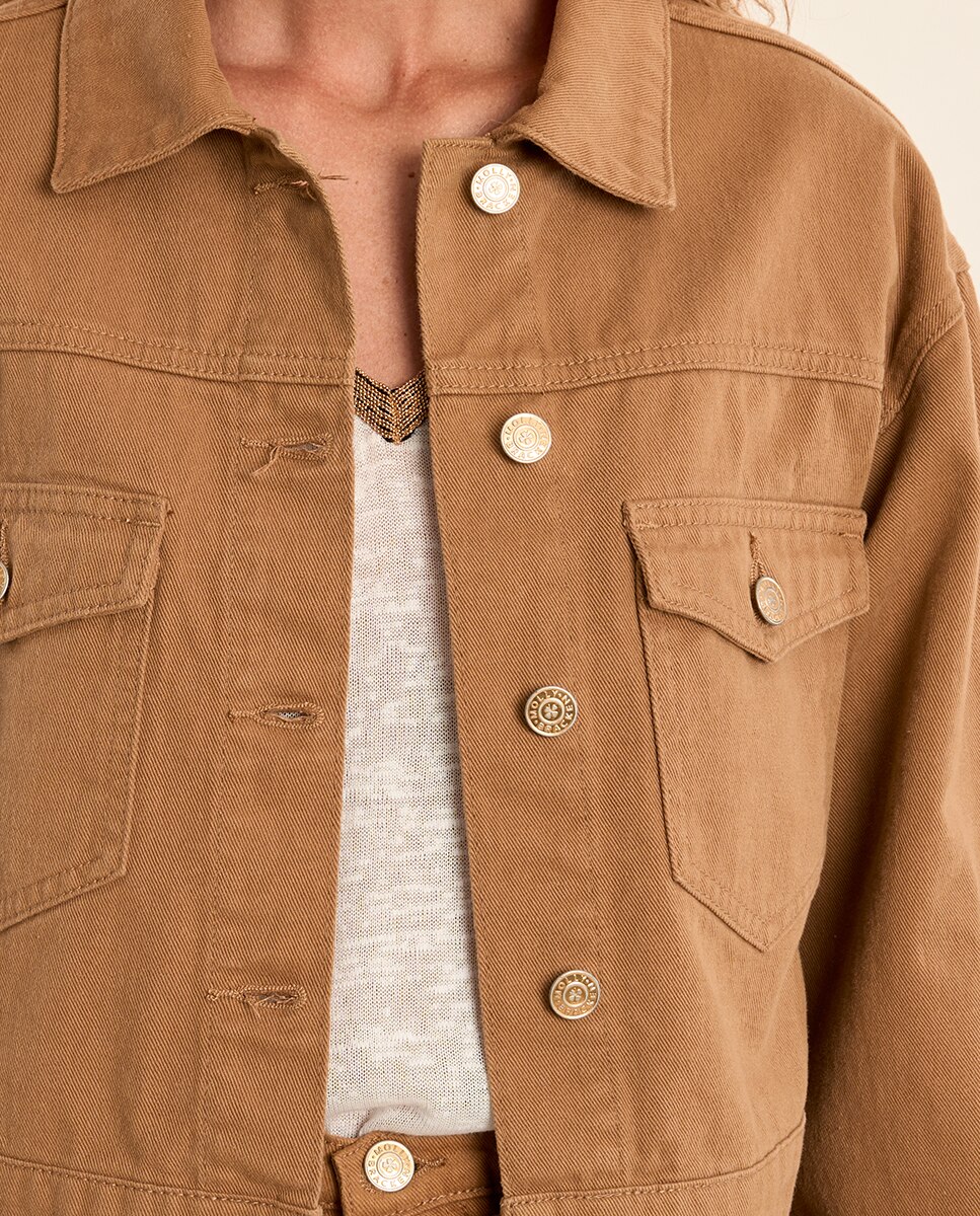 Cazadora vaquera de mujer corta detalle bolsillos - Molly Bracken - Camel Camel-5