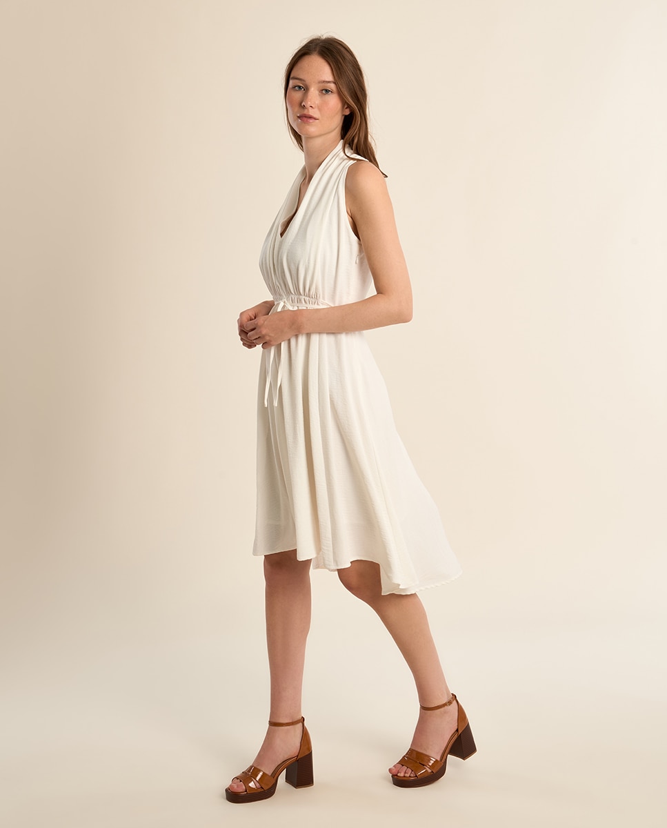 Molly Bracken - Vestido corto con escote halter asimétrico.