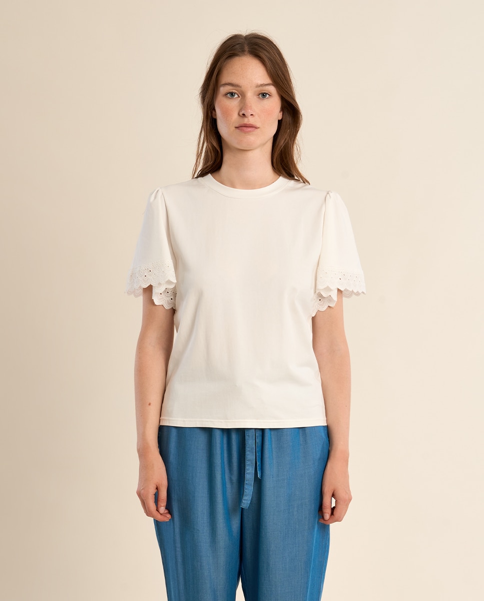 Camiseta de mujer de manga corta detalles bordados - Molly Bracken - Crudo Crudo-2