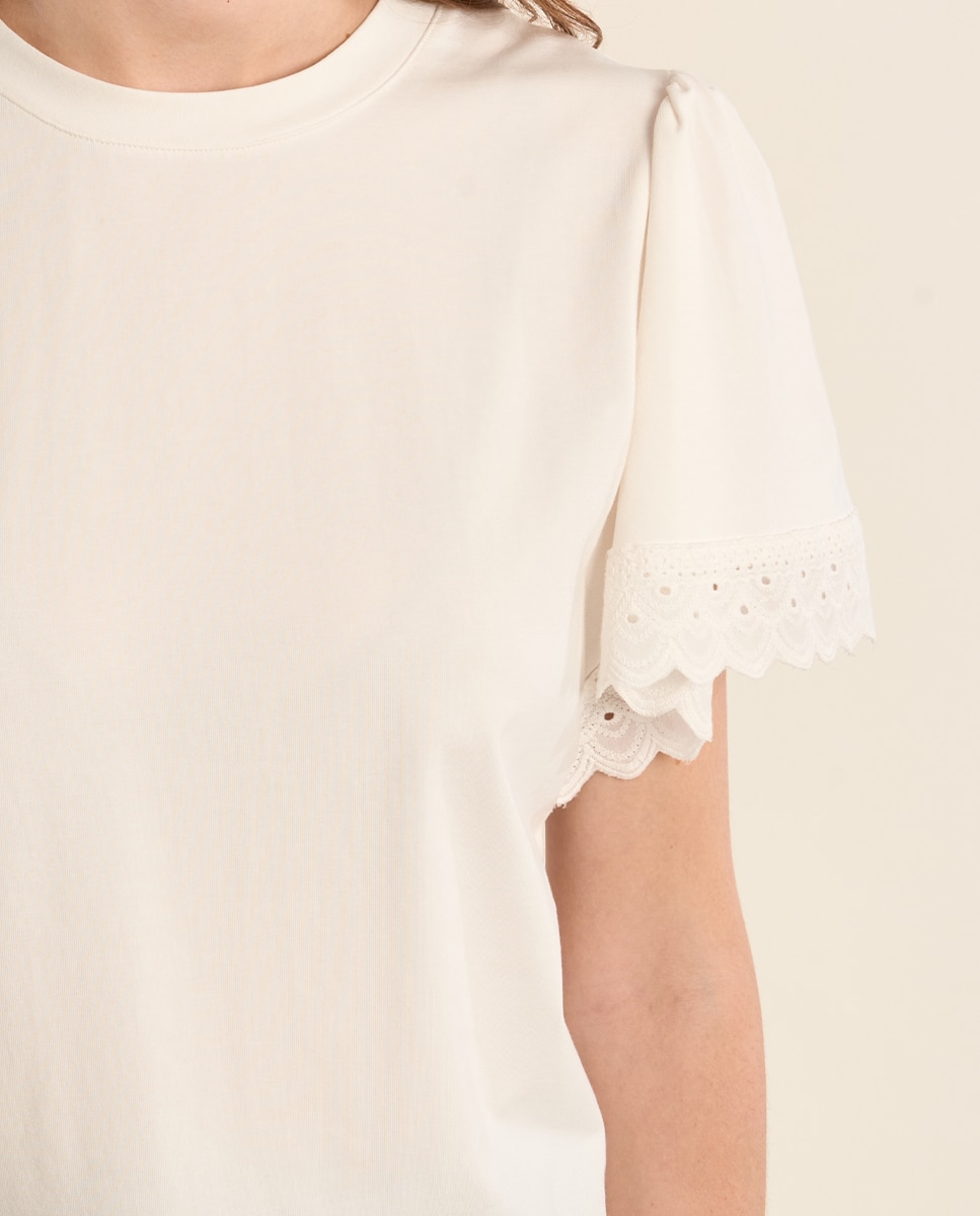 Camiseta de mujer de manga corta detalles bordados - Molly Bracken - Crudo Crudo-5