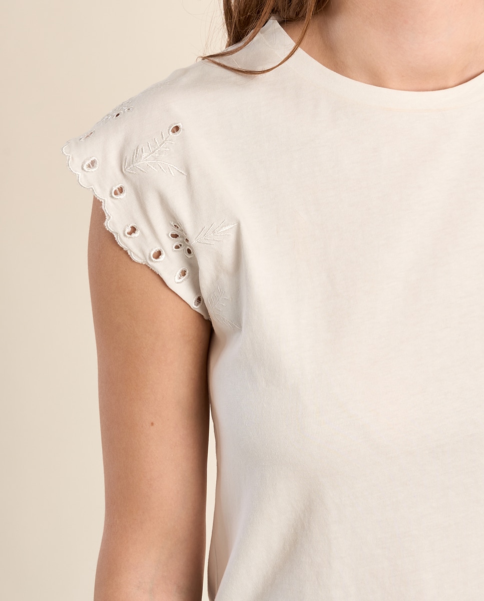 Camiseta de mujer de manga corta detalles bordados - Molly Bracken - Crudo Crudo-4