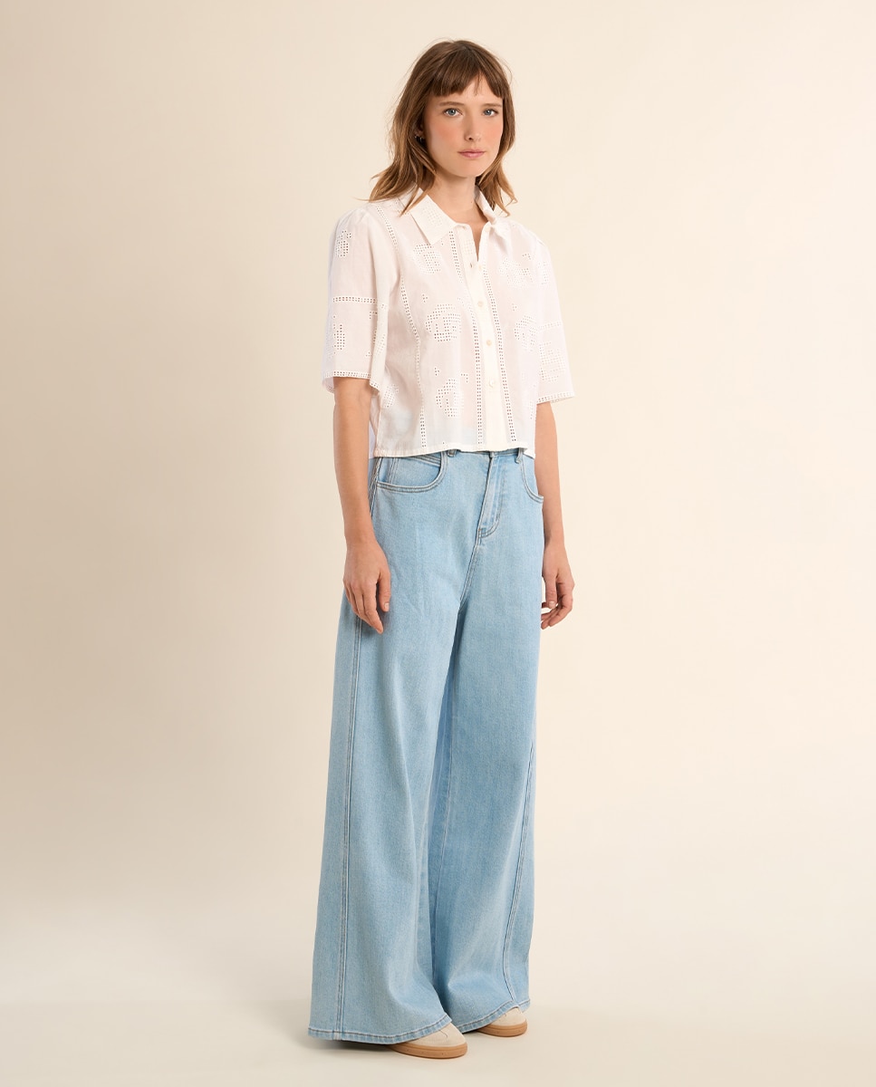 Molly Bracken - Camisa de mujer de manga corta detalles bordados.