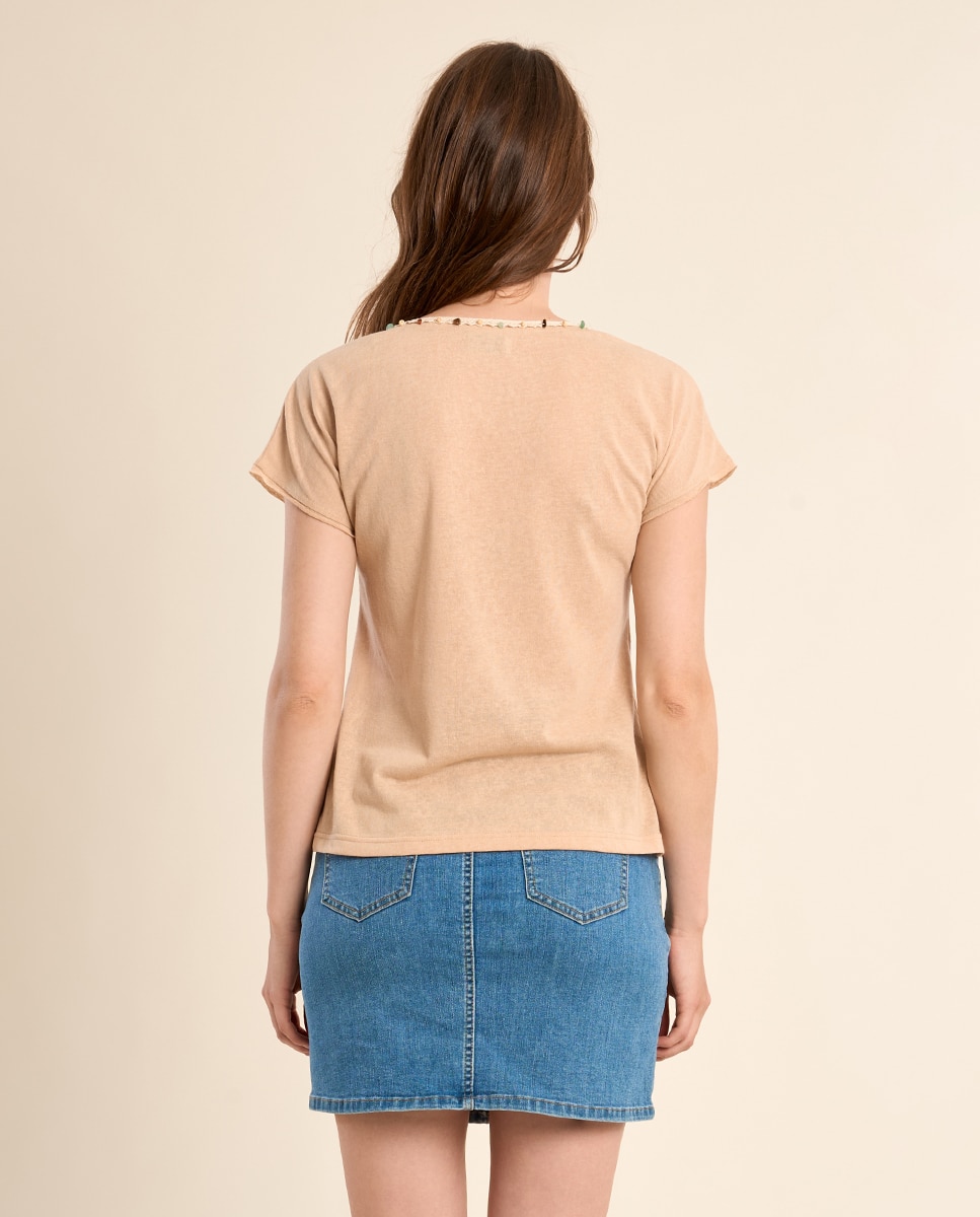 Camiseta de mujer de manga corta detalle abalorios - Molly Bracken - Beige Beige-3